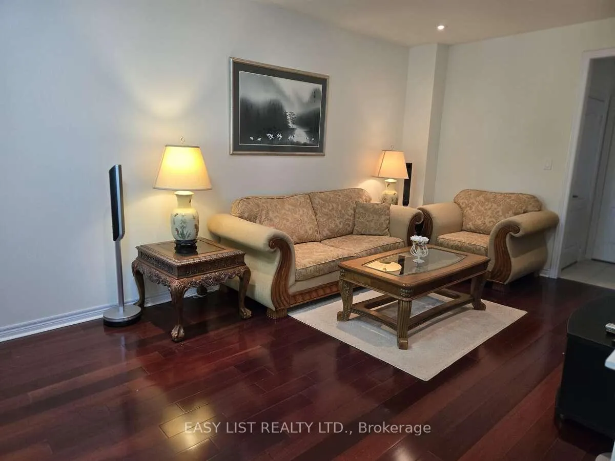 Photo 8 of 171 Stonebriar Drive, Vaughan, Maple — HOMEH