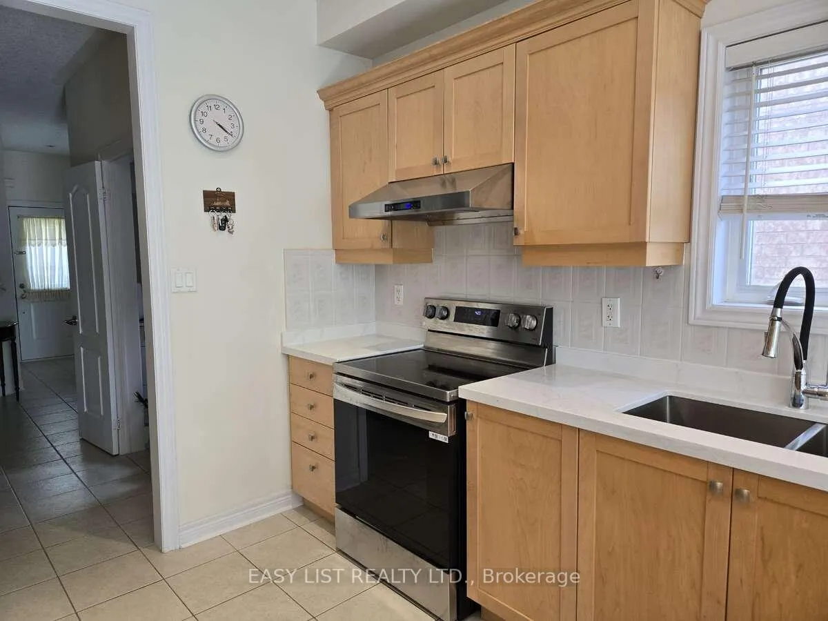 Photo 14 of 171 Stonebriar Drive, Vaughan, Maple — HOMEH