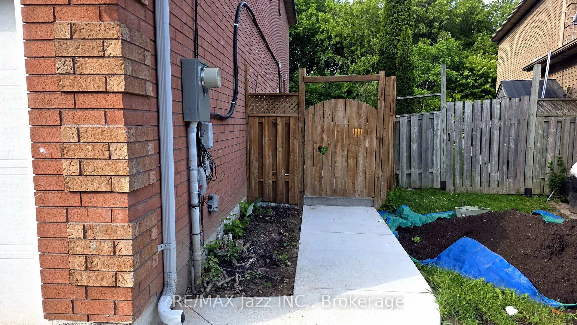 Photo 2 of Unit Lower, 9 Maconnachie Place, Clarington, Bowmanville — HOMEH