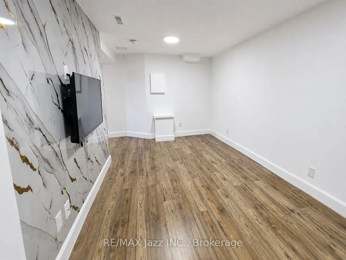 Photo 6 of Unit Lower, 9 Maconnachie Place, Clarington, Bowmanville — HOMEH