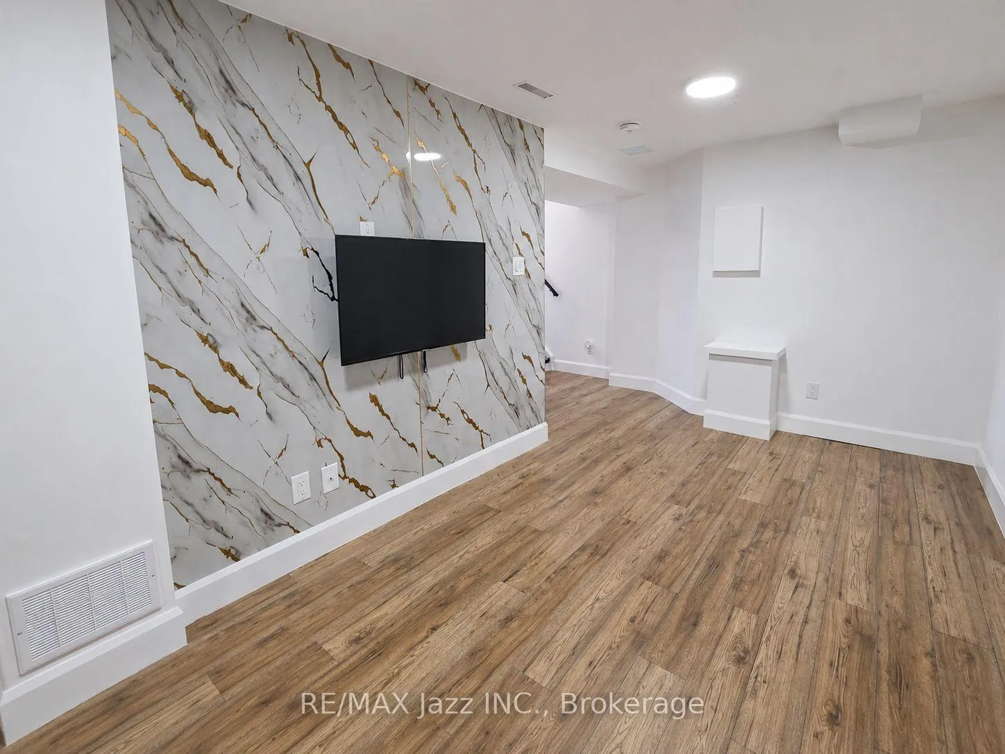 Photo 7 of Unit Lower, 9 Maconnachie Place, Clarington, Bowmanville — HOMEH