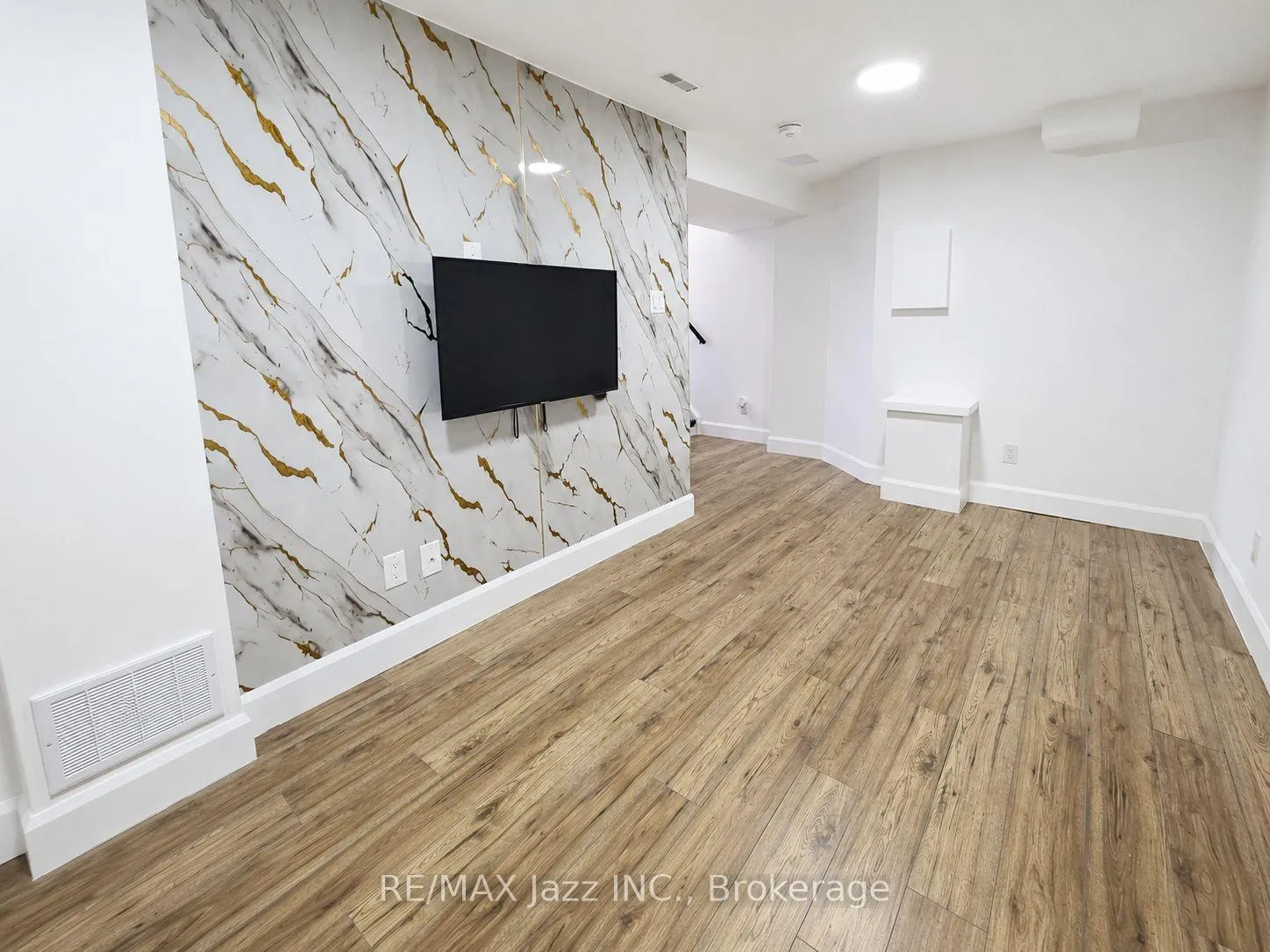 Photo 8 of Unit Lower, 9 Maconnachie Place, Clarington, Bowmanville — HOMEH