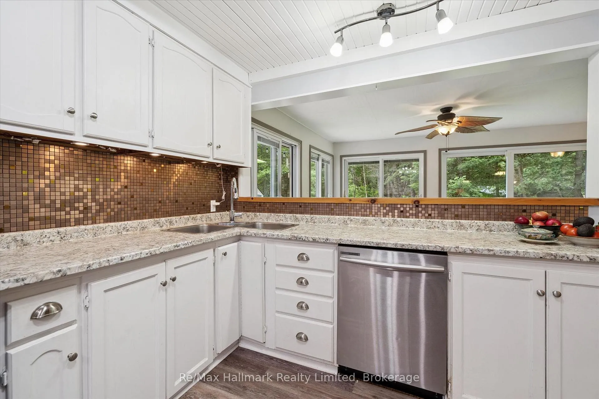 Photo 14 of 1109 Springdale Park Road, Bracebridge, Macaulay — HOMEH