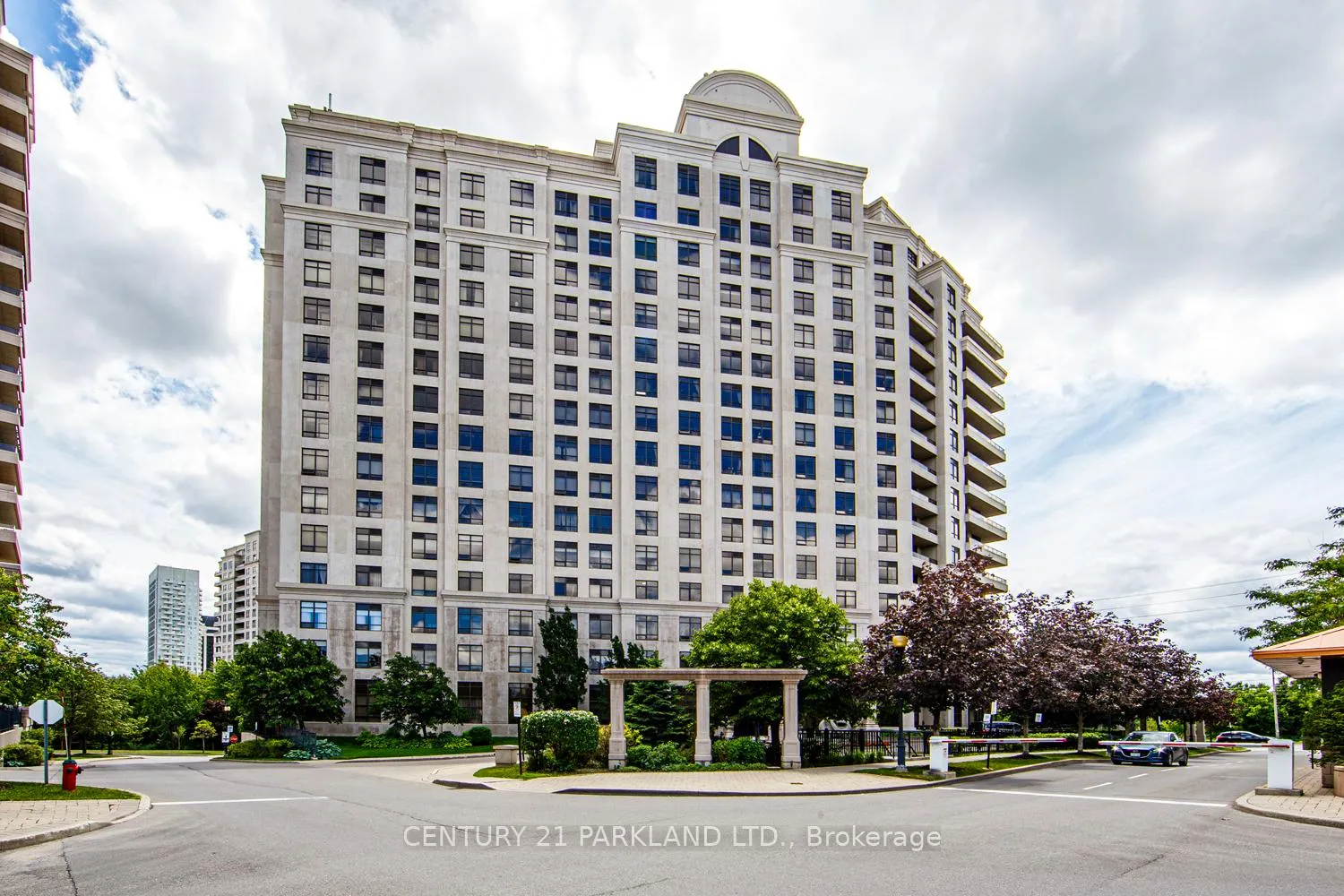 Photo 3 of Unit 501, 9235 Jane Street, Vaughan, Maple — HOMEH