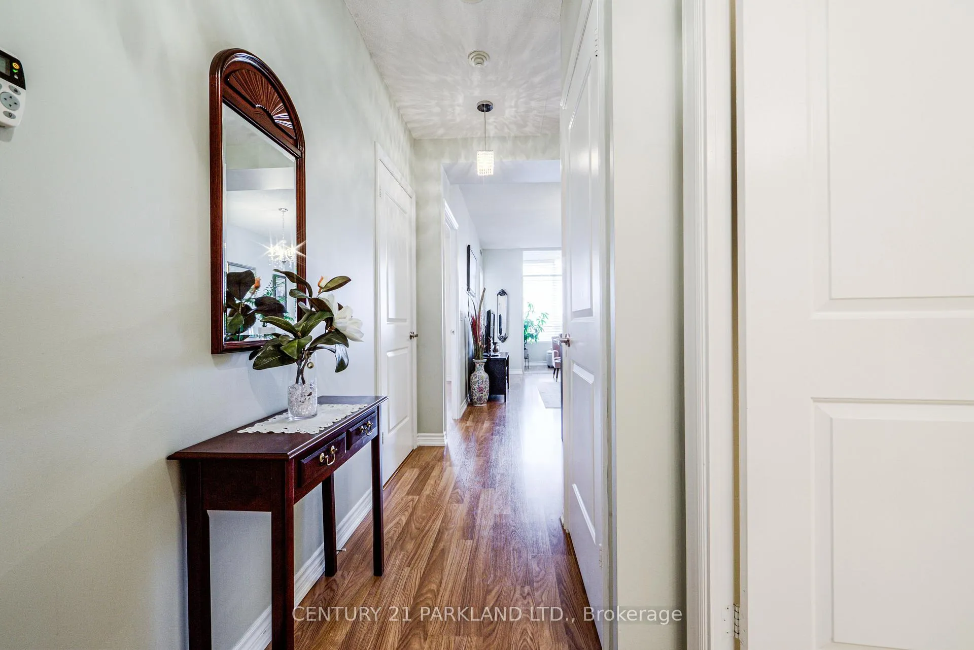 Photo 5 of Unit 501, 9235 Jane Street, Vaughan, Maple — HOMEH