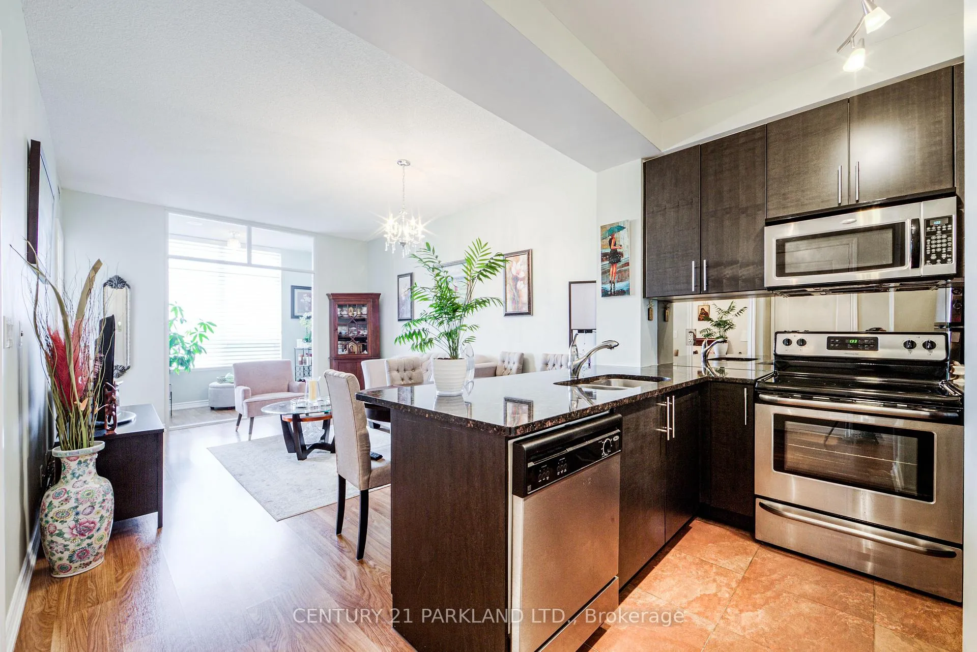 Photo 7 of Unit 501, 9235 Jane Street, Vaughan, Maple — HOMEH