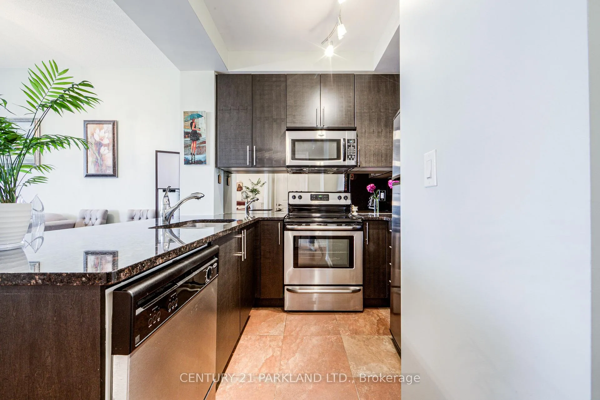 Photo 8 of Unit 501, 9235 Jane Street, Vaughan, Maple — HOMEH
