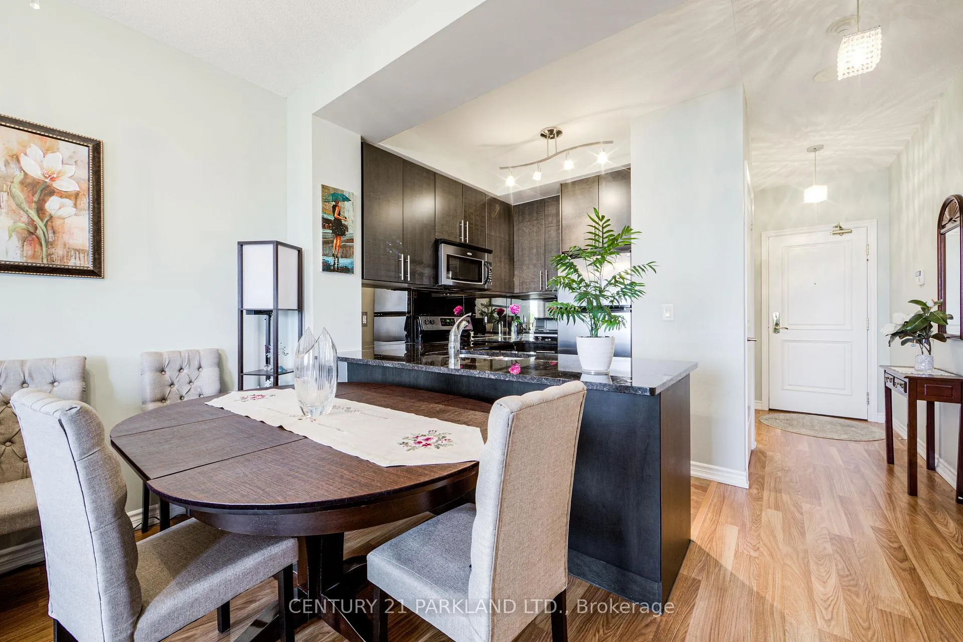 Photo 10 of Unit 501, 9235 Jane Street, Vaughan, Maple — HOMEH