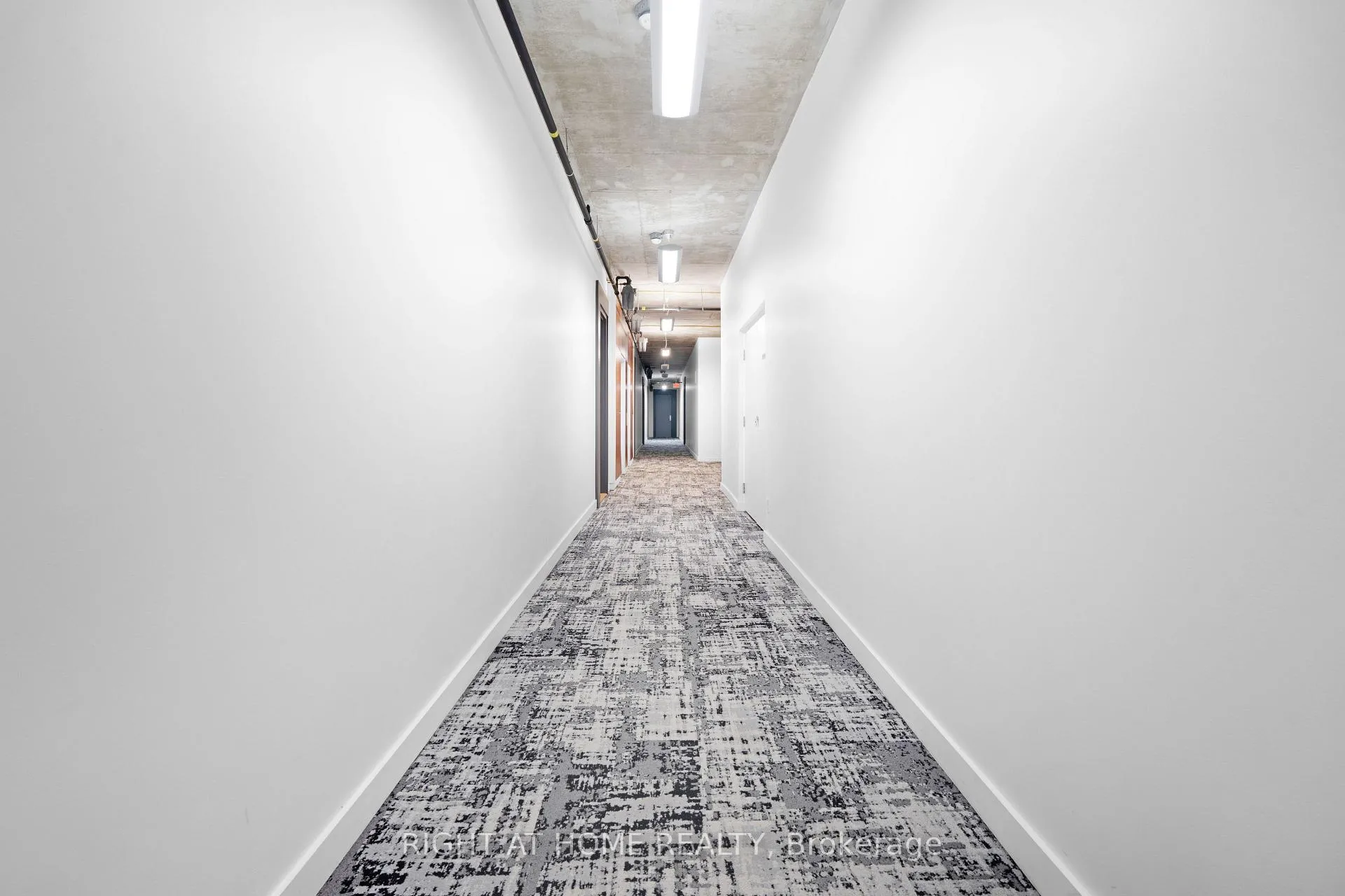 Photo 2 of Unit 610, 60 Bathurst Street, Toronto, Niagara — HOMEH