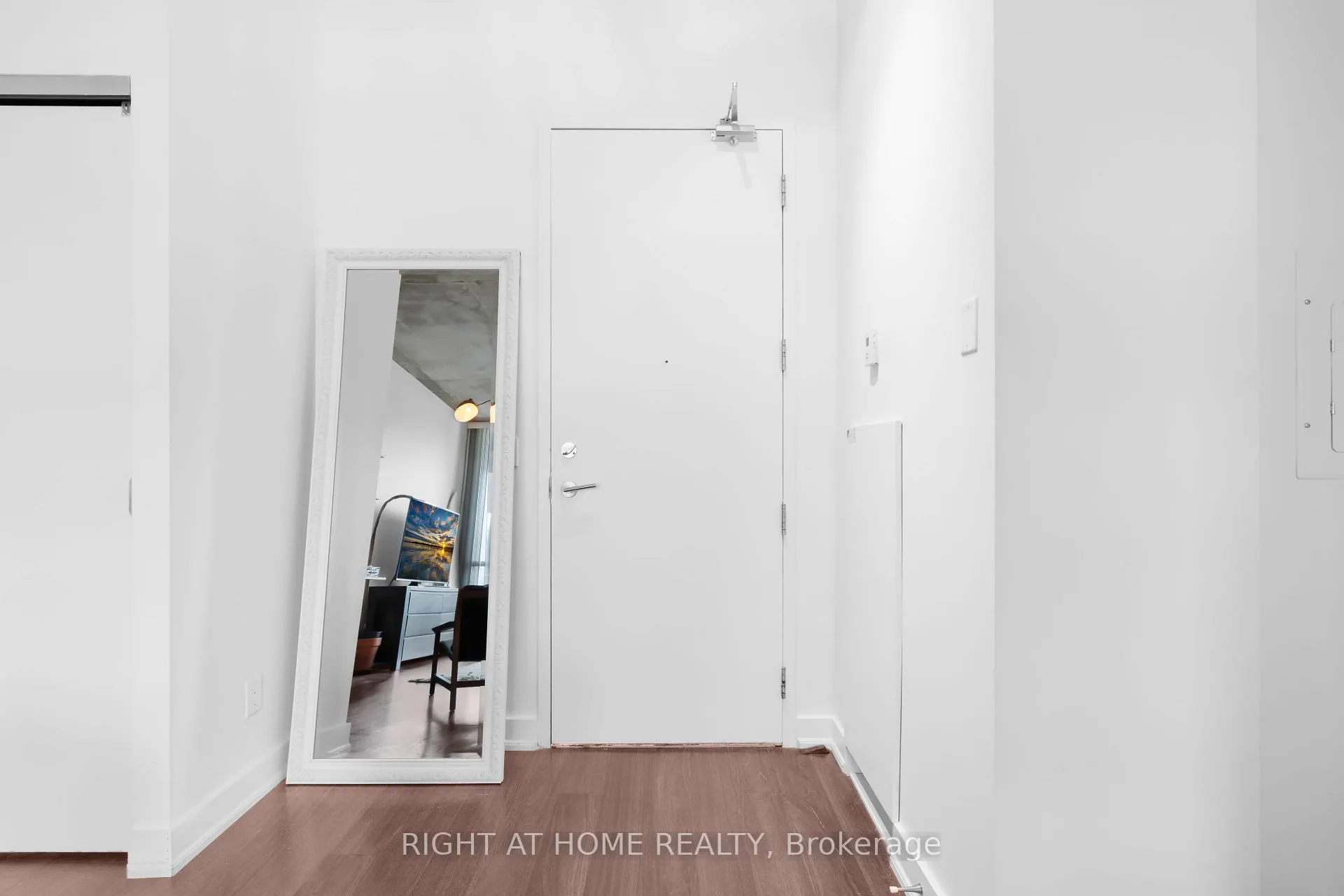 Photo 3 of Unit 610, 60 Bathurst Street, Toronto, Niagara — HOMEH