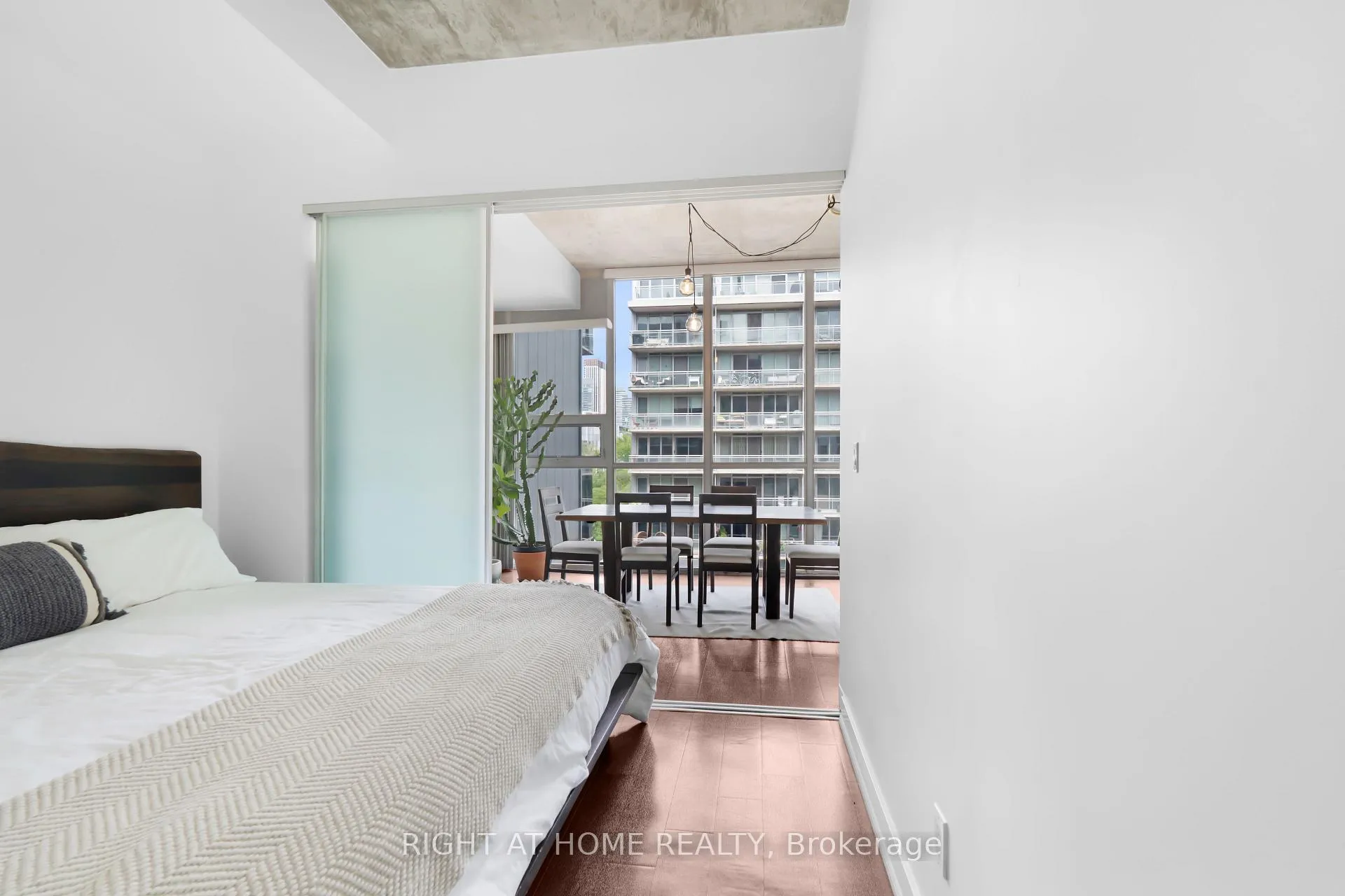 Photo 4 of Unit 610, 60 Bathurst Street, Toronto, Niagara — HOMEH