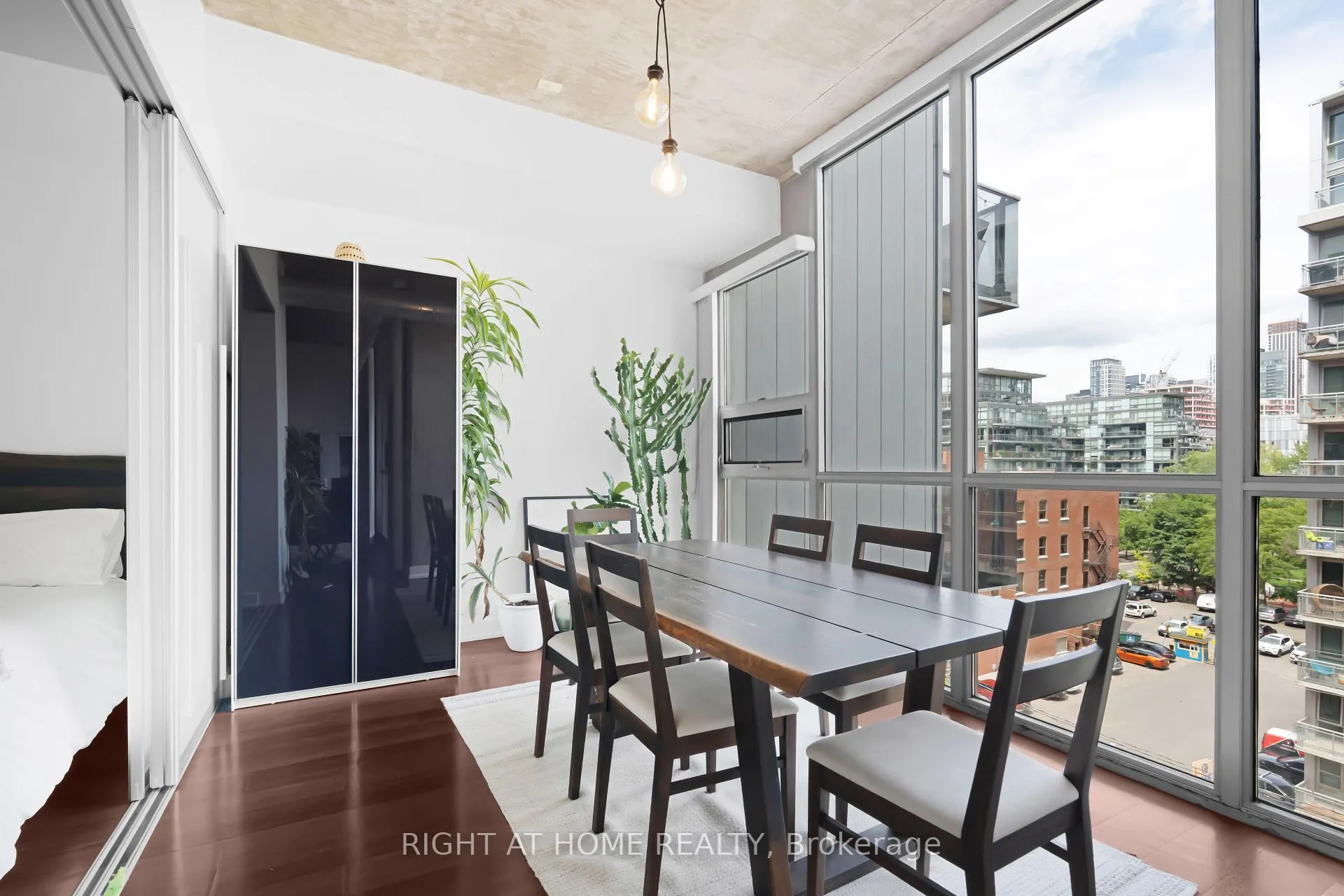 Photo 5 of Unit 610, 60 Bathurst Street, Toronto, Niagara — HOMEH