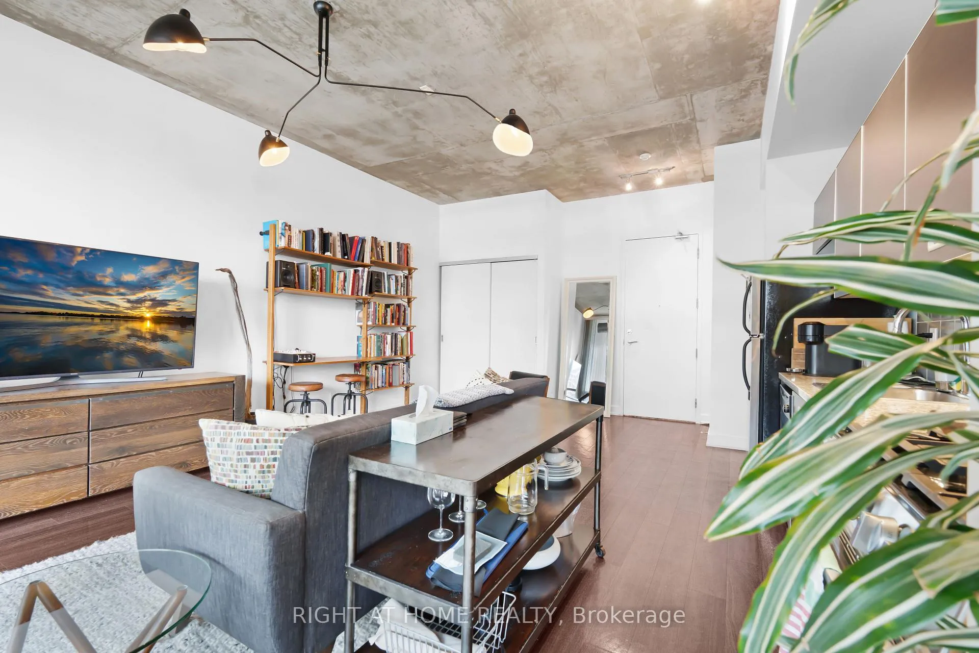 Photo 7 of Unit 610, 60 Bathurst Street, Toronto, Niagara — HOMEH