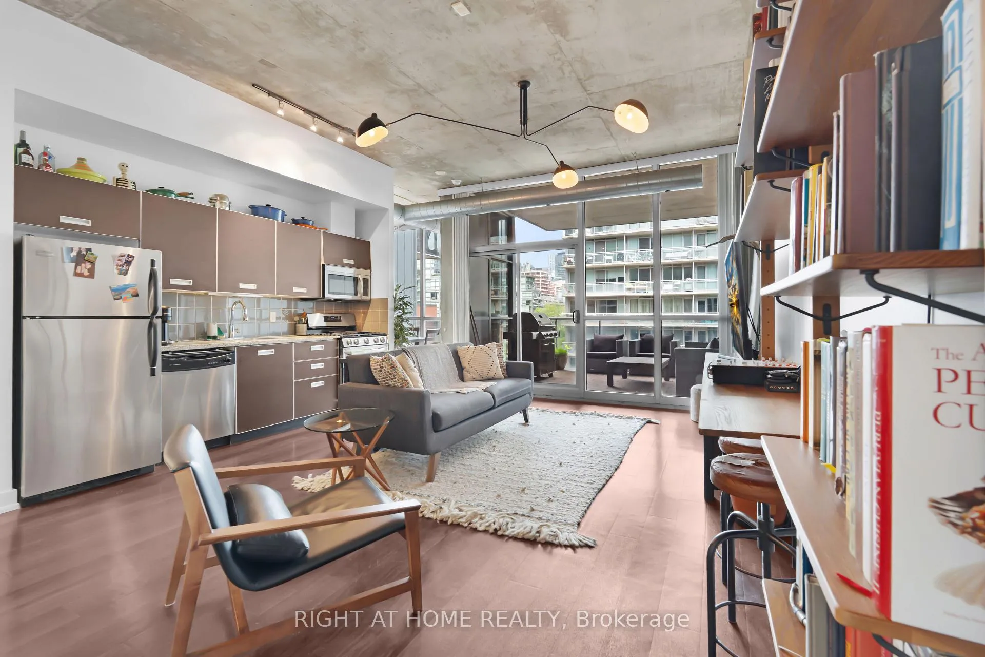 Photo 8 of Unit 610, 60 Bathurst Street, Toronto, Niagara — HOMEH