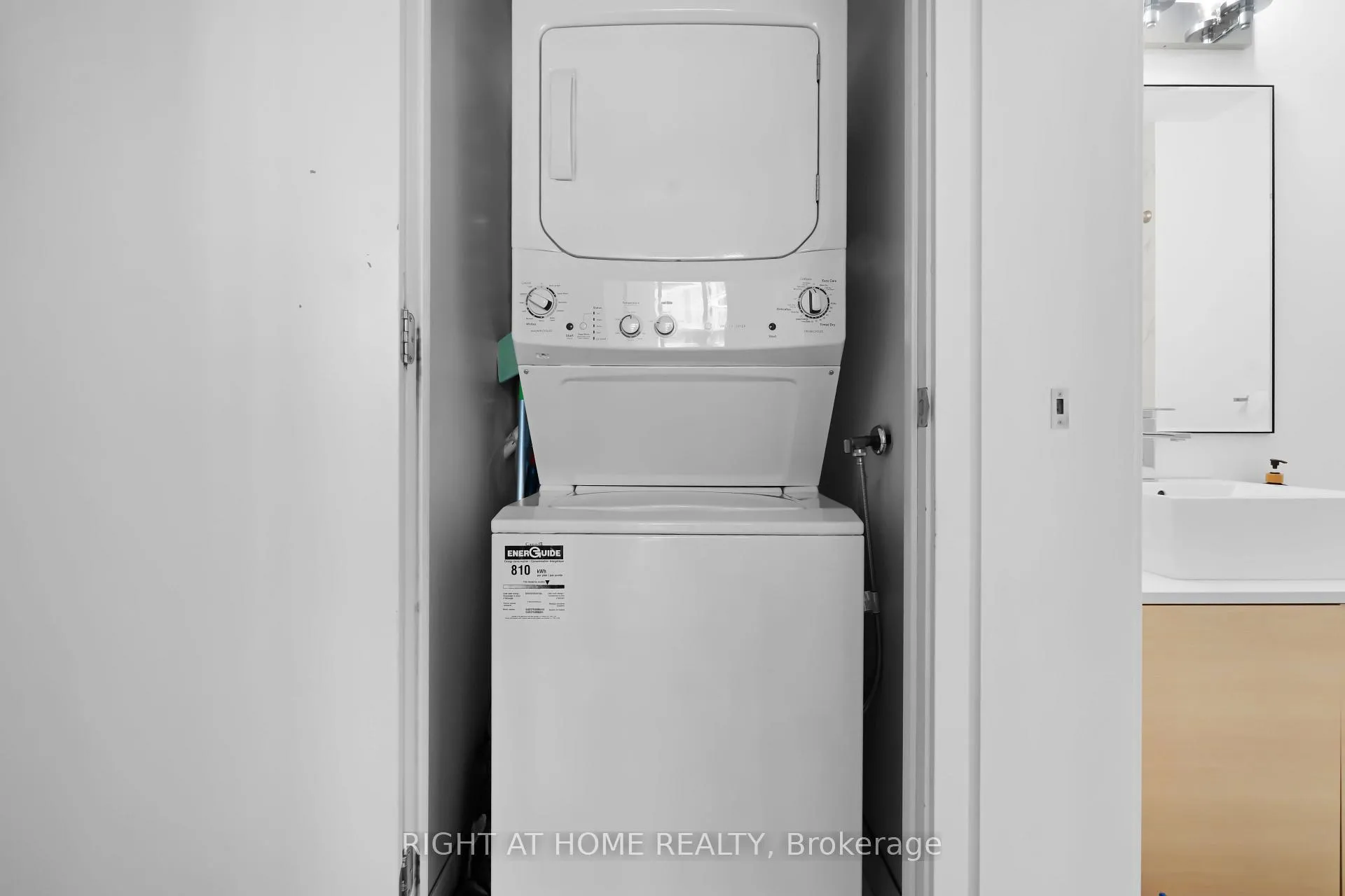 Photo 12 of Unit 610, 60 Bathurst Street, Toronto, Niagara — HOMEH