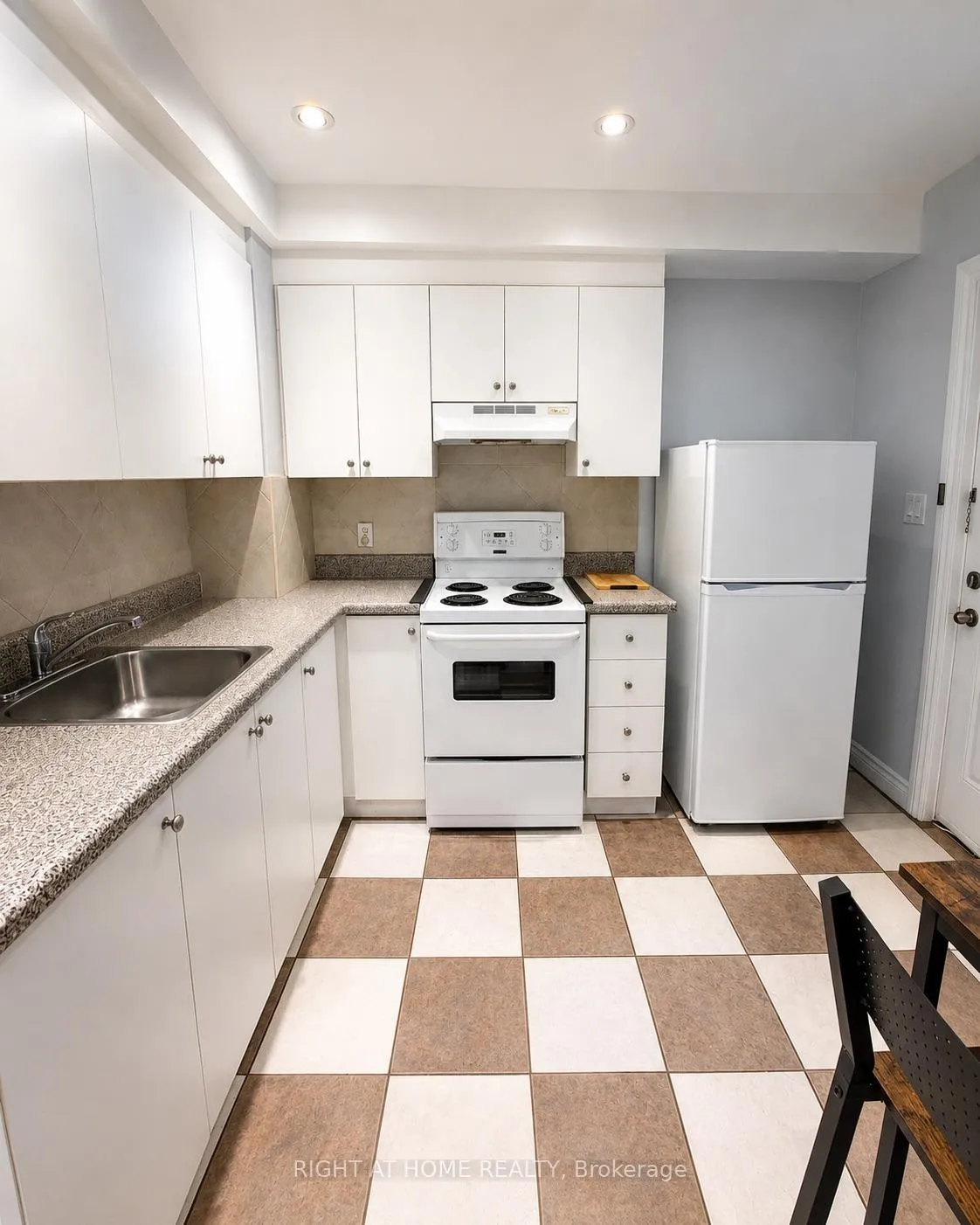 Photo 2 of 659 Old Weston Road, Toronto, Weston-Pellam Park — HOMEH