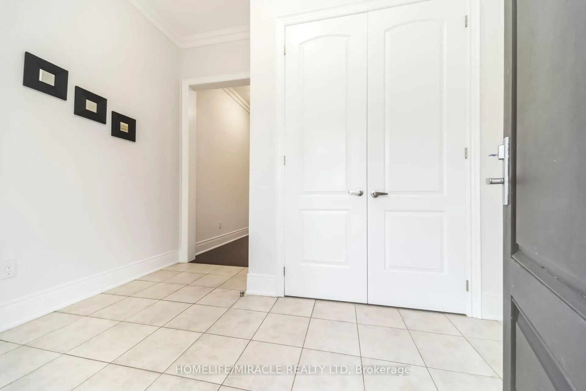 Photo 3 of 16 Lyle Way, Brampton, Credit Valley — HOMEH