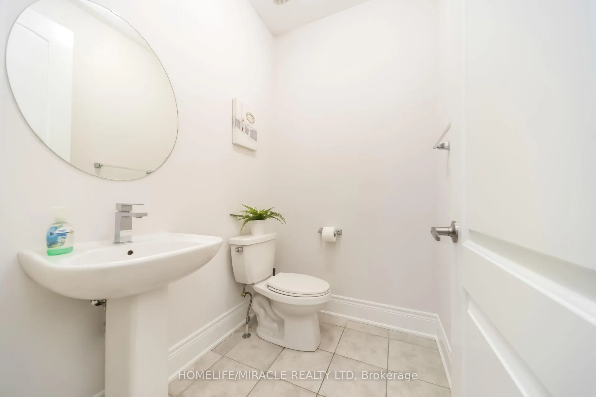 Photo 8 of 16 Lyle Way, Brampton, Credit Valley — HOMEH