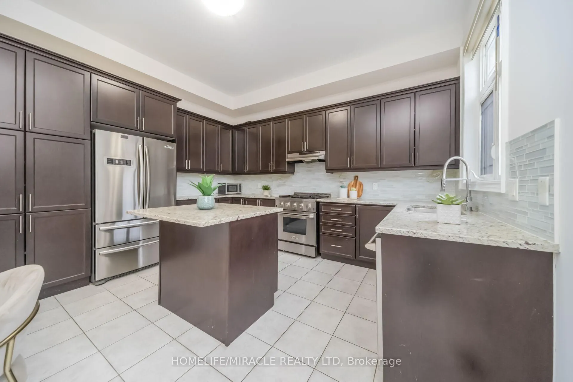 Photo 13 of 16 Lyle Way, Brampton, Credit Valley — HOMEH