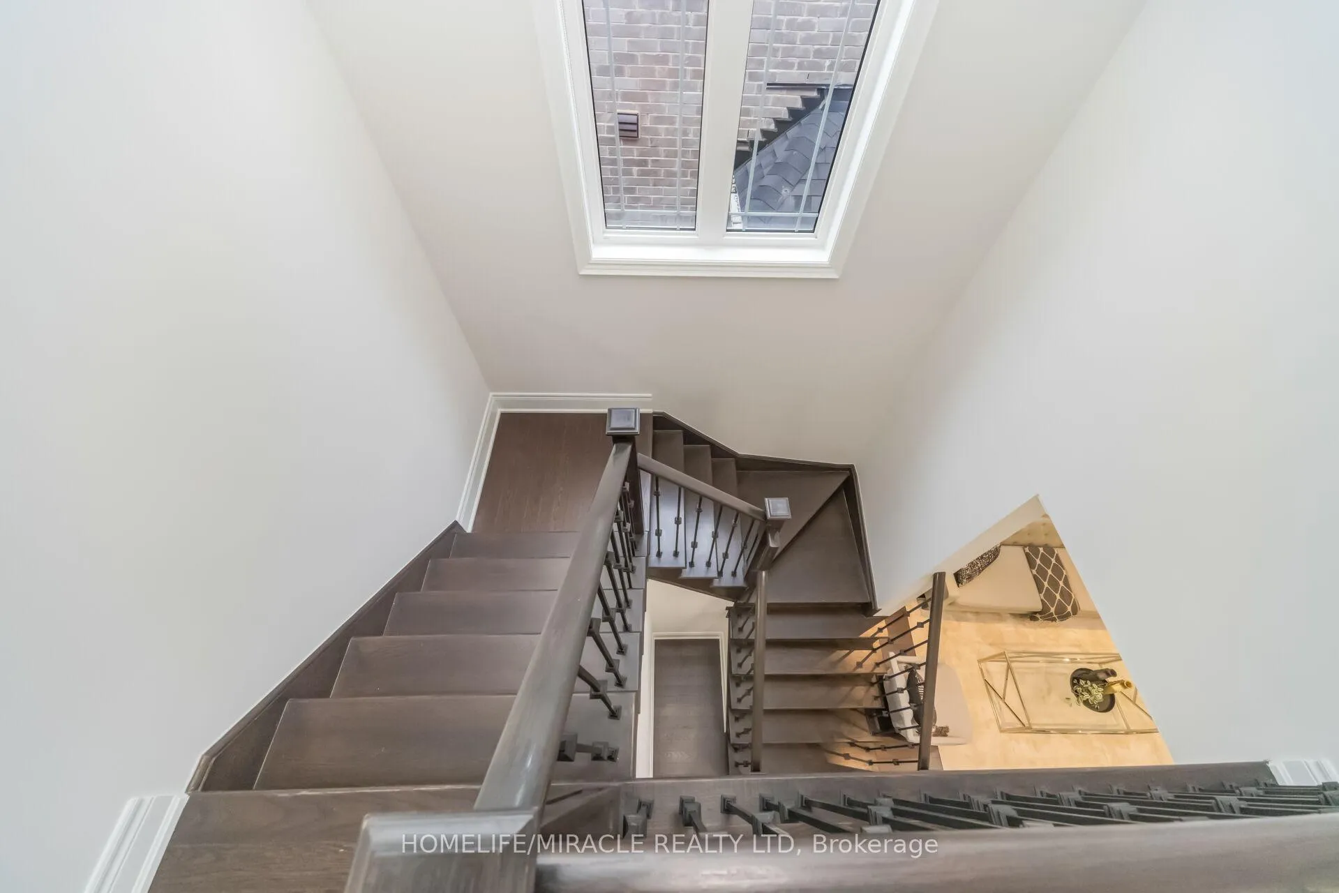 Photo 17 of 16 Lyle Way, Brampton, Credit Valley — HOMEH