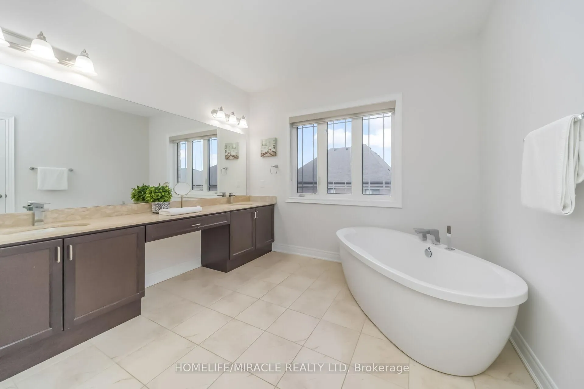 Photo 21 of 16 Lyle Way, Brampton, Credit Valley — HOMEH