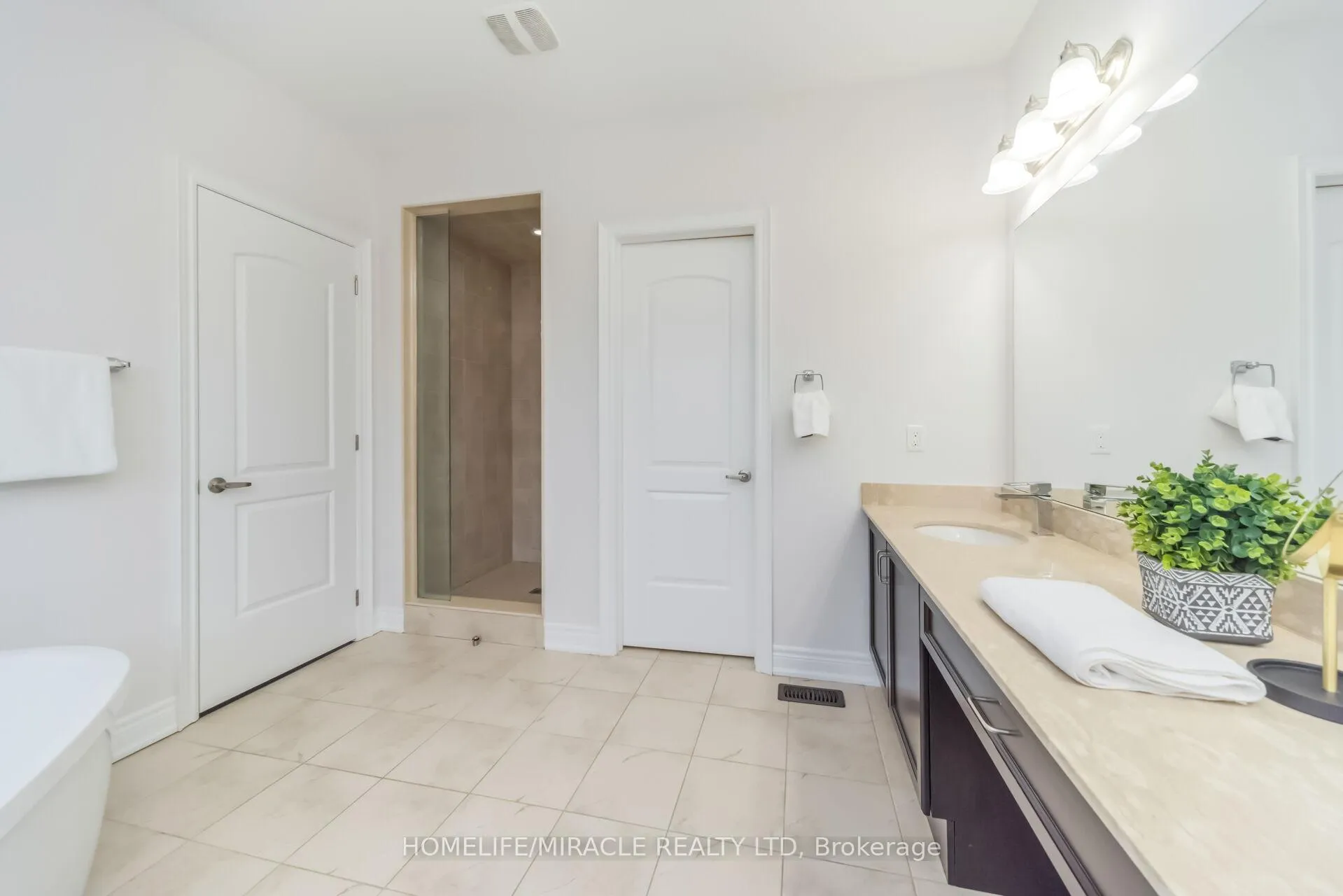 Photo 22 of 16 Lyle Way, Brampton, Credit Valley — HOMEH