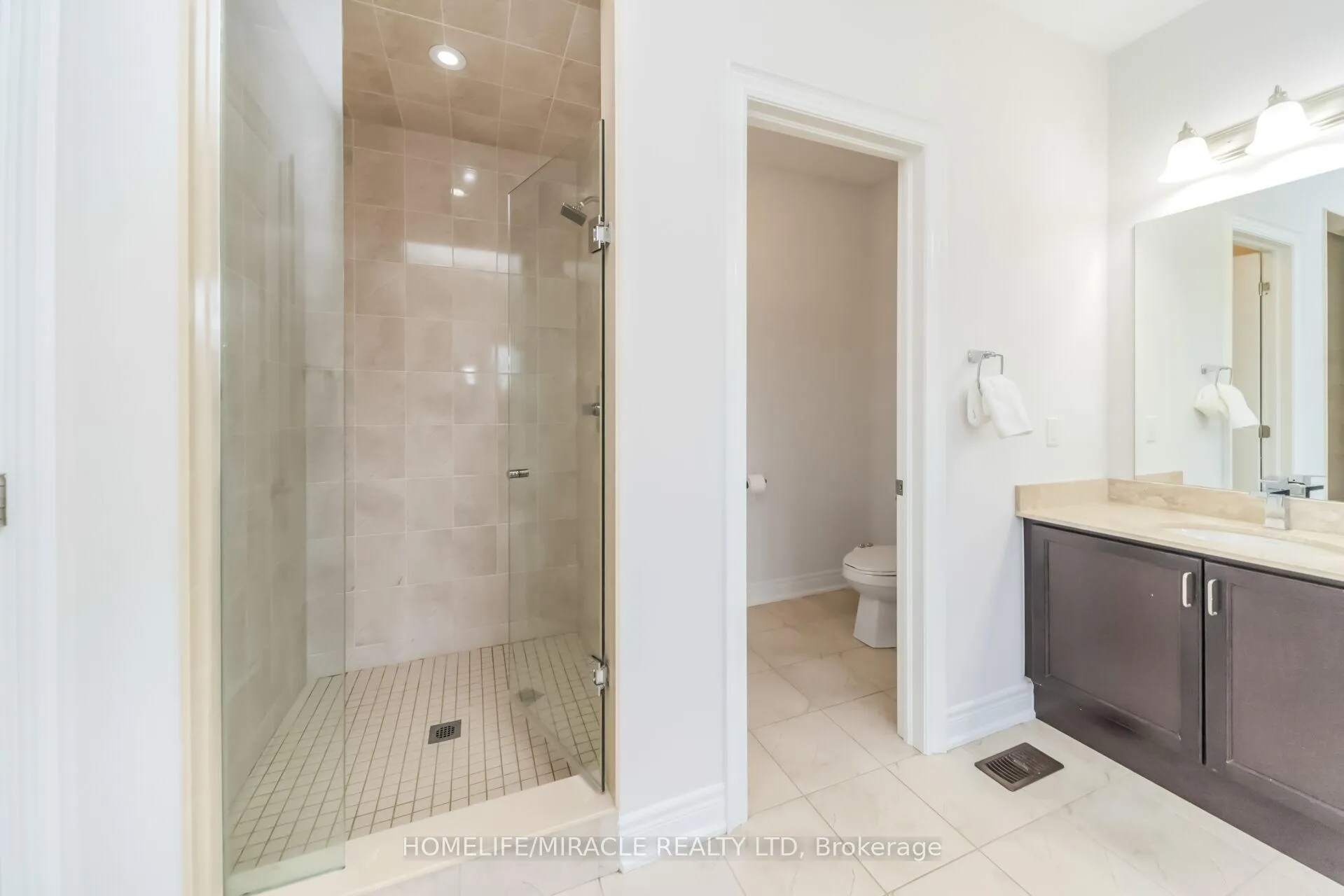 Photo 23 of 16 Lyle Way, Brampton, Credit Valley — HOMEH