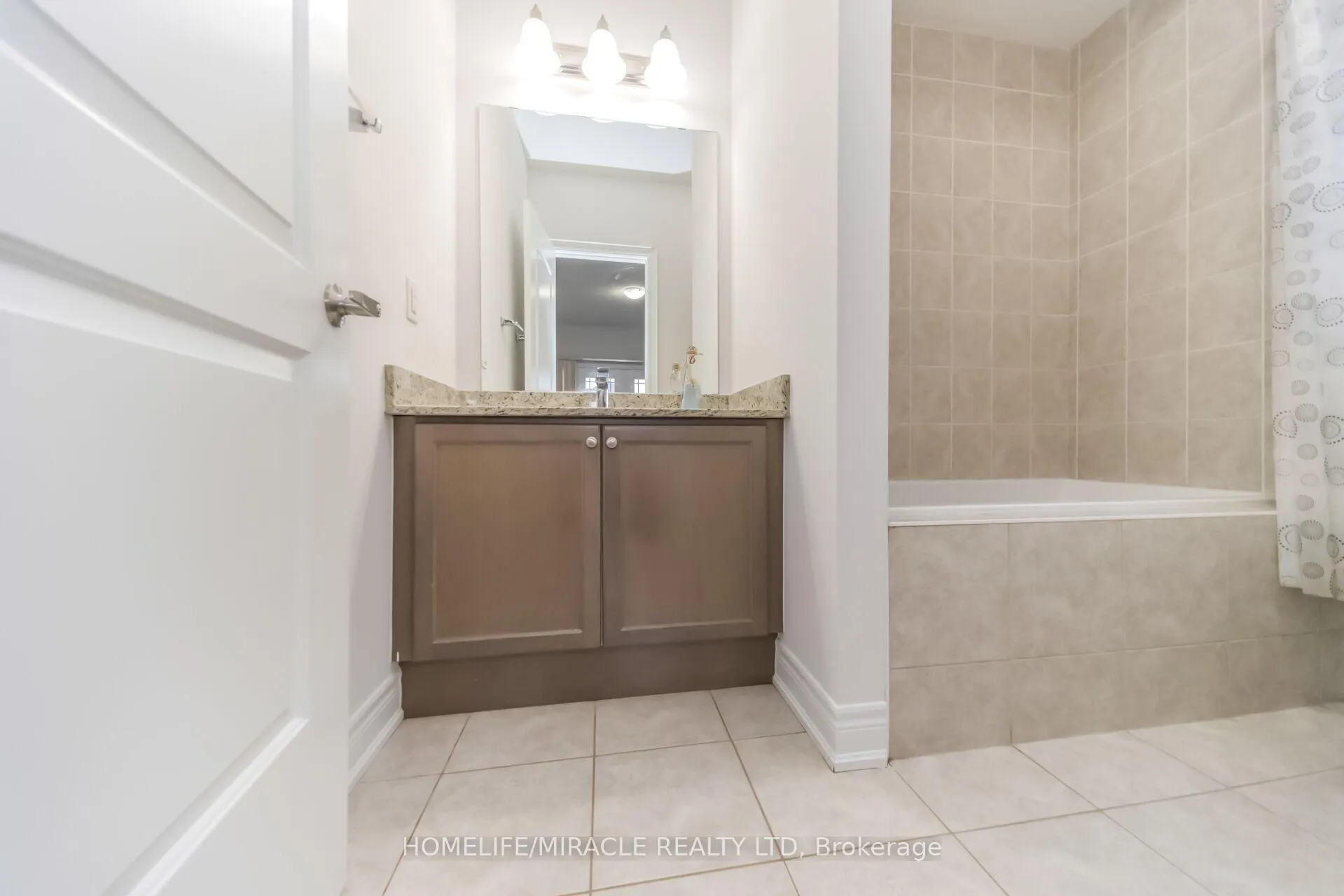 Photo 35 of 16 Lyle Way, Brampton, Credit Valley — HOMEH