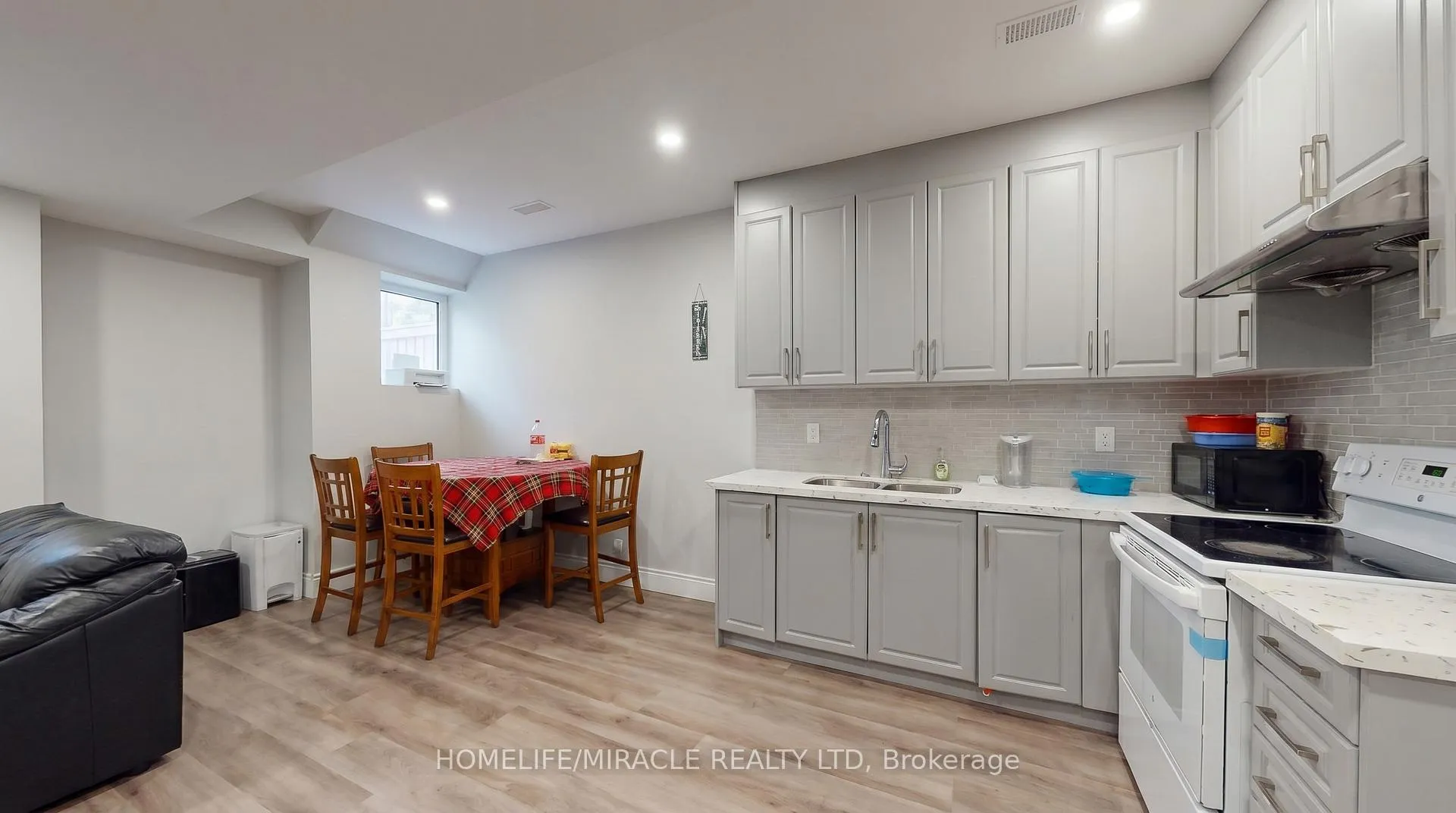 Photo 41 of 16 Lyle Way, Brampton, Credit Valley — HOMEH