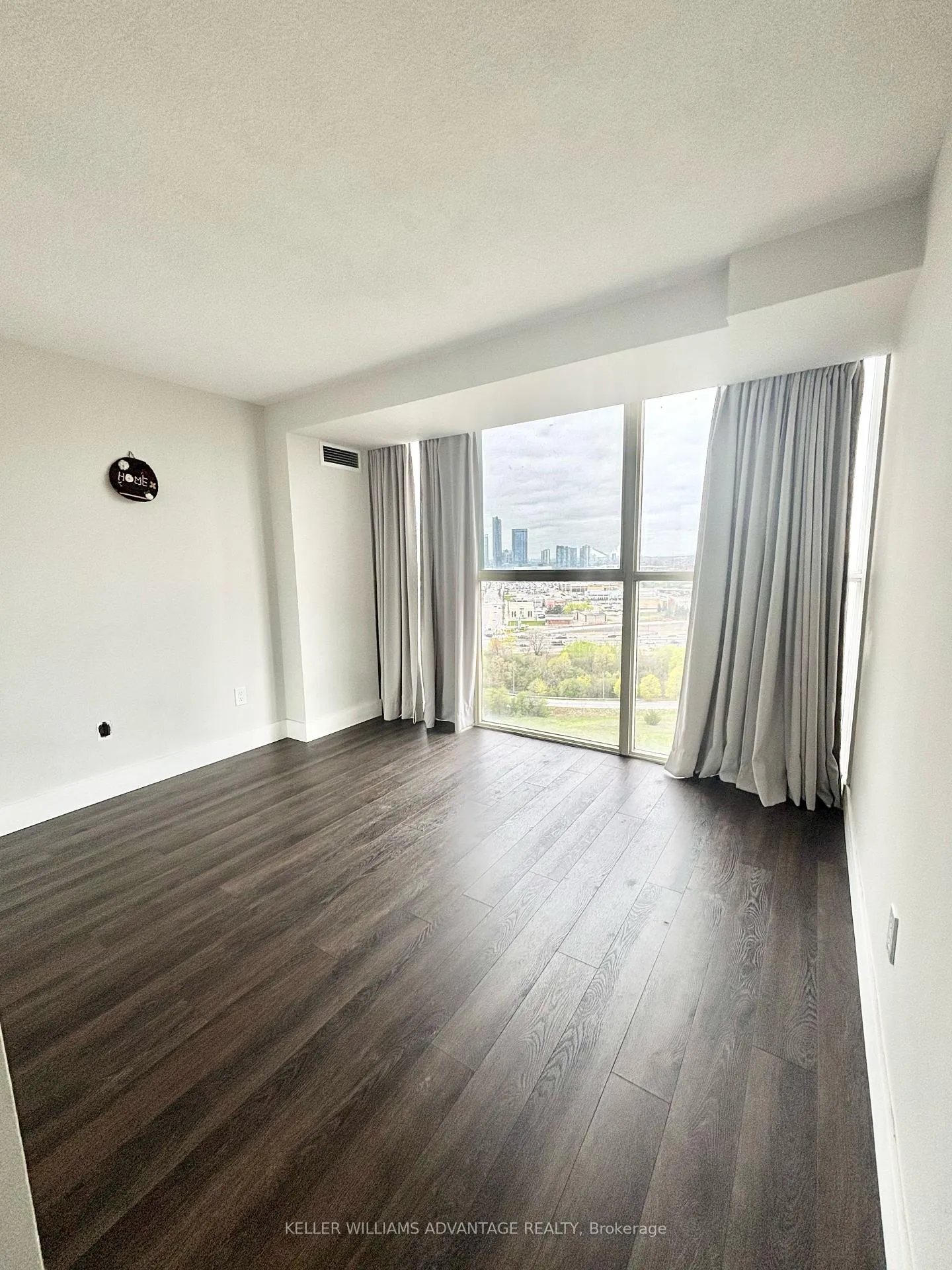Photo 2 of Unit 1903, 4205 Shipp Drive, Mississauga, City Centre — HOMEH