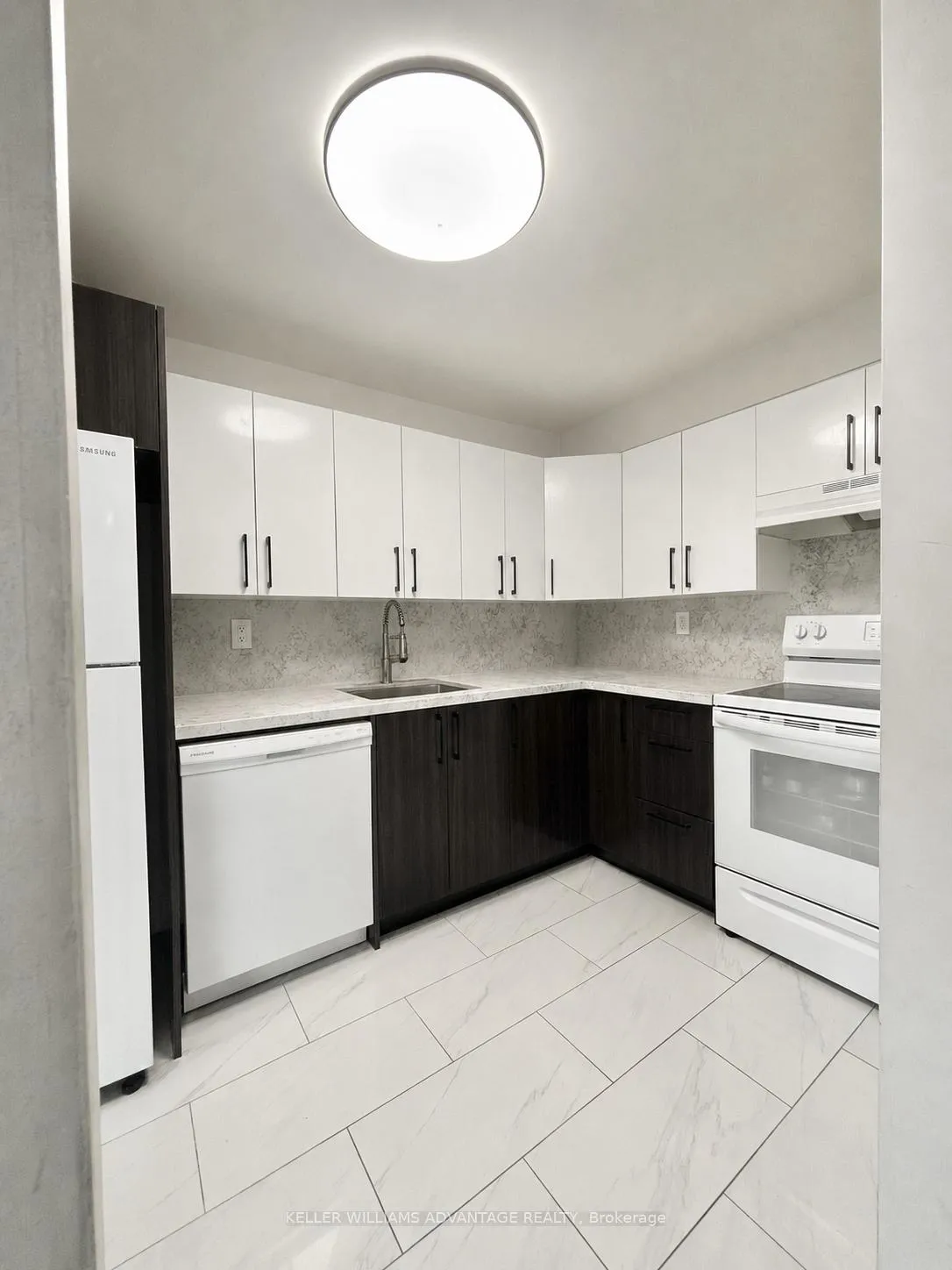 Photo 4 of Unit 1903, 4205 Shipp Drive, Mississauga, City Centre — HOMEH
