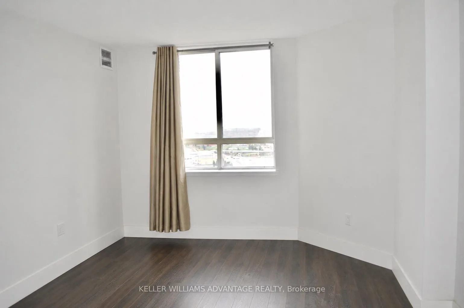 Photo 7 of Unit 1903, 4205 Shipp Drive, Mississauga, City Centre — HOMEH