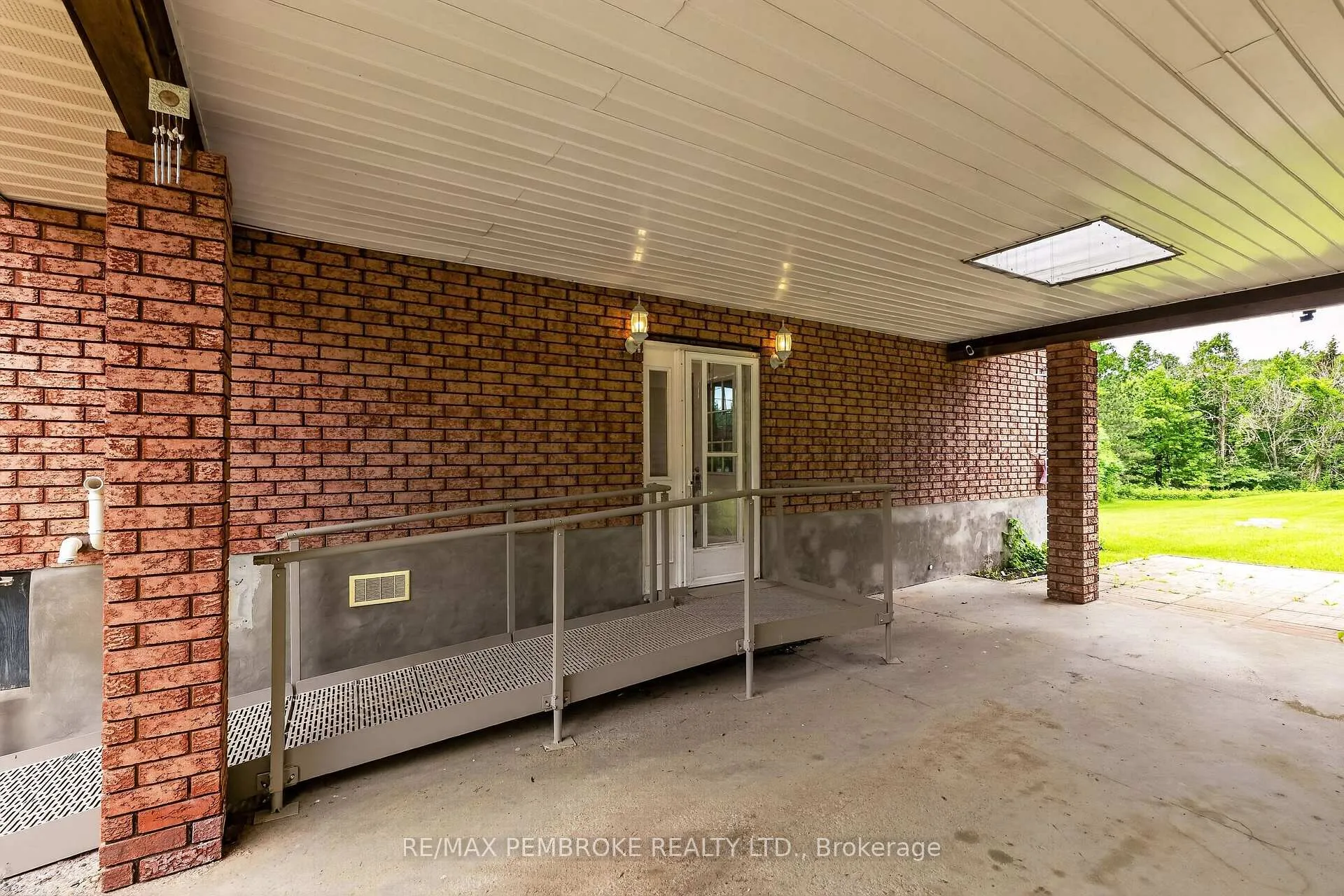 Photo 8 of 66 Sandy Beach Road, Laurentian Valley, Laurentian Valley — HOMEH