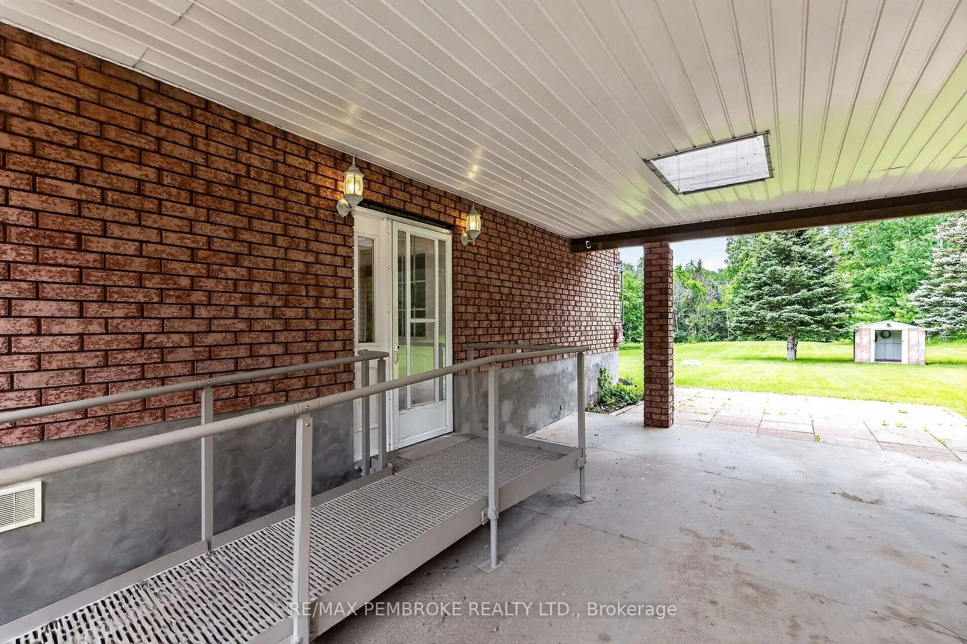 Photo 9 of 66 Sandy Beach Road, Laurentian Valley, Laurentian Valley — HOMEH