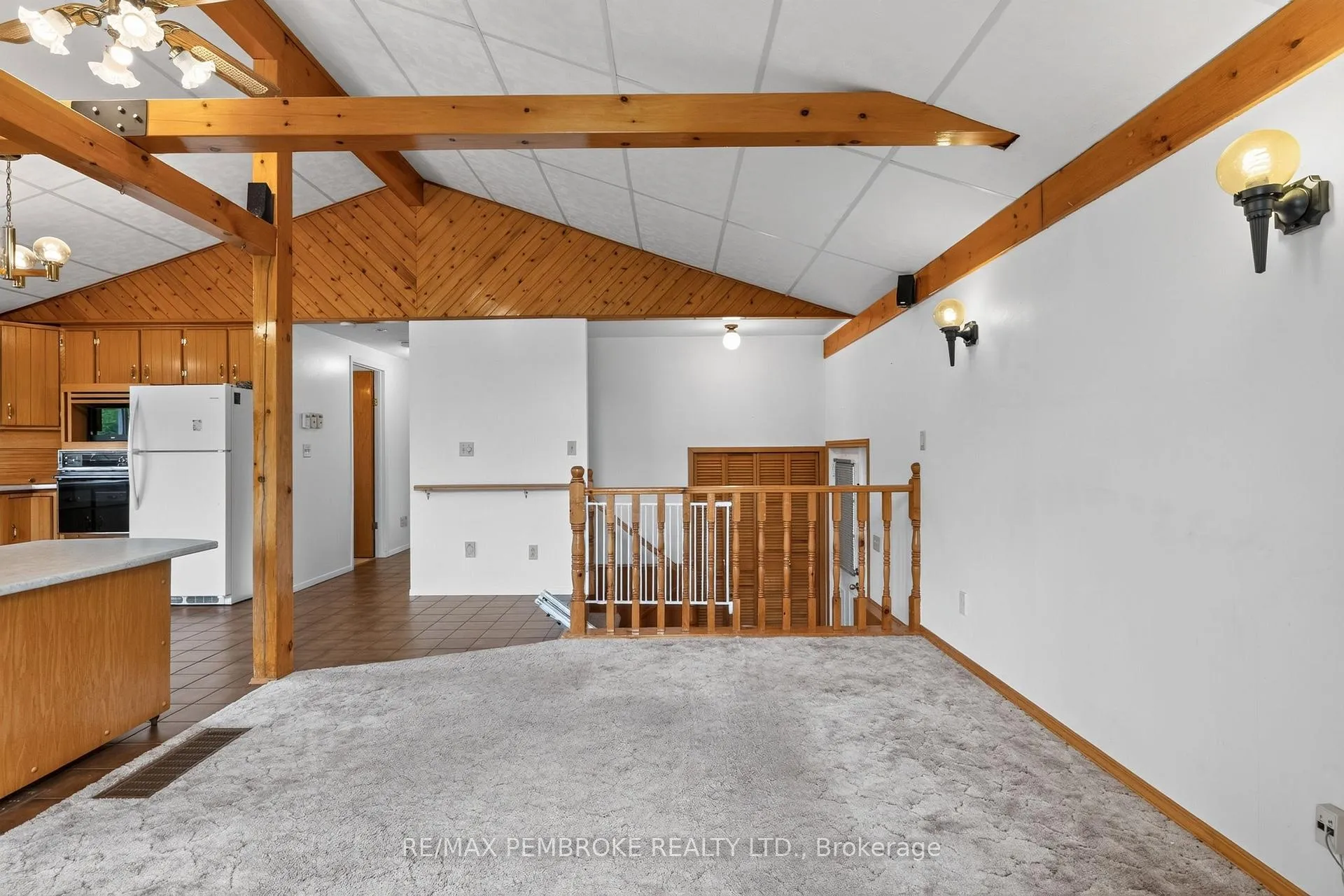 Photo 11 of 66 Sandy Beach Road, Laurentian Valley, Laurentian Valley — HOMEH