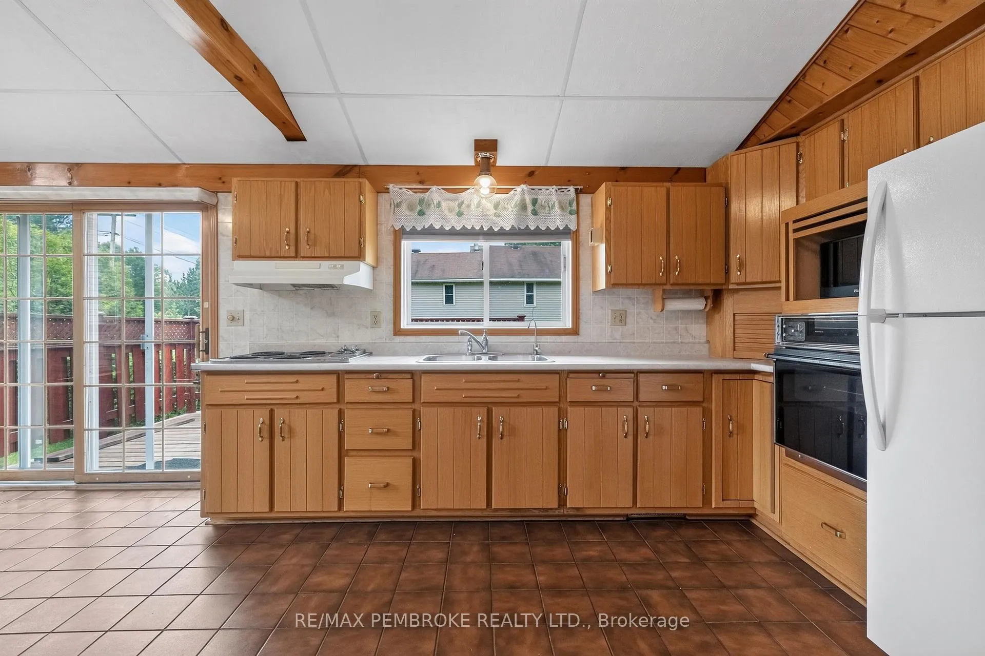 Photo 16 of 66 Sandy Beach Road, Laurentian Valley, Laurentian Valley — HOMEH