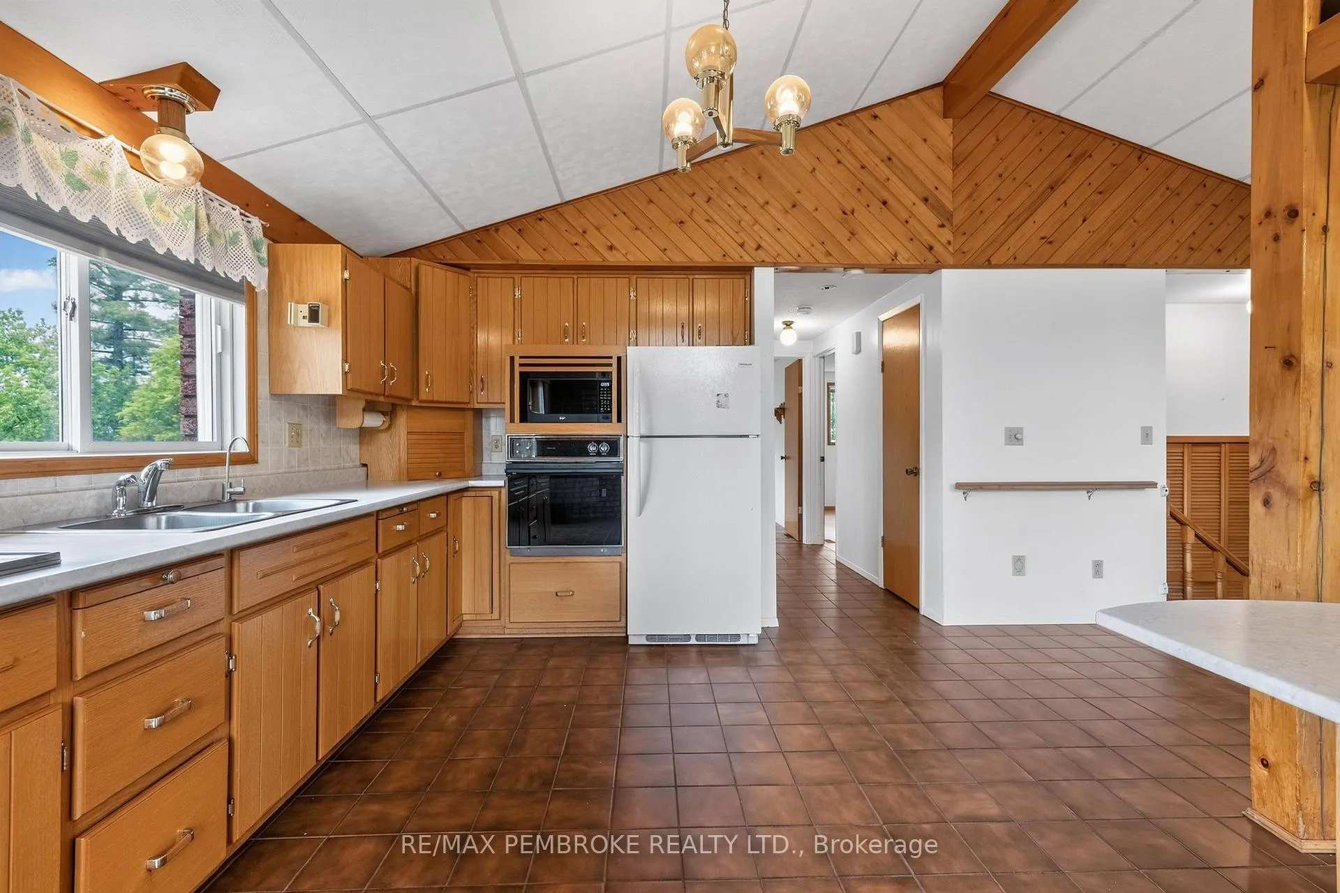 Photo 17 of 66 Sandy Beach Road, Laurentian Valley, Laurentian Valley — HOMEH