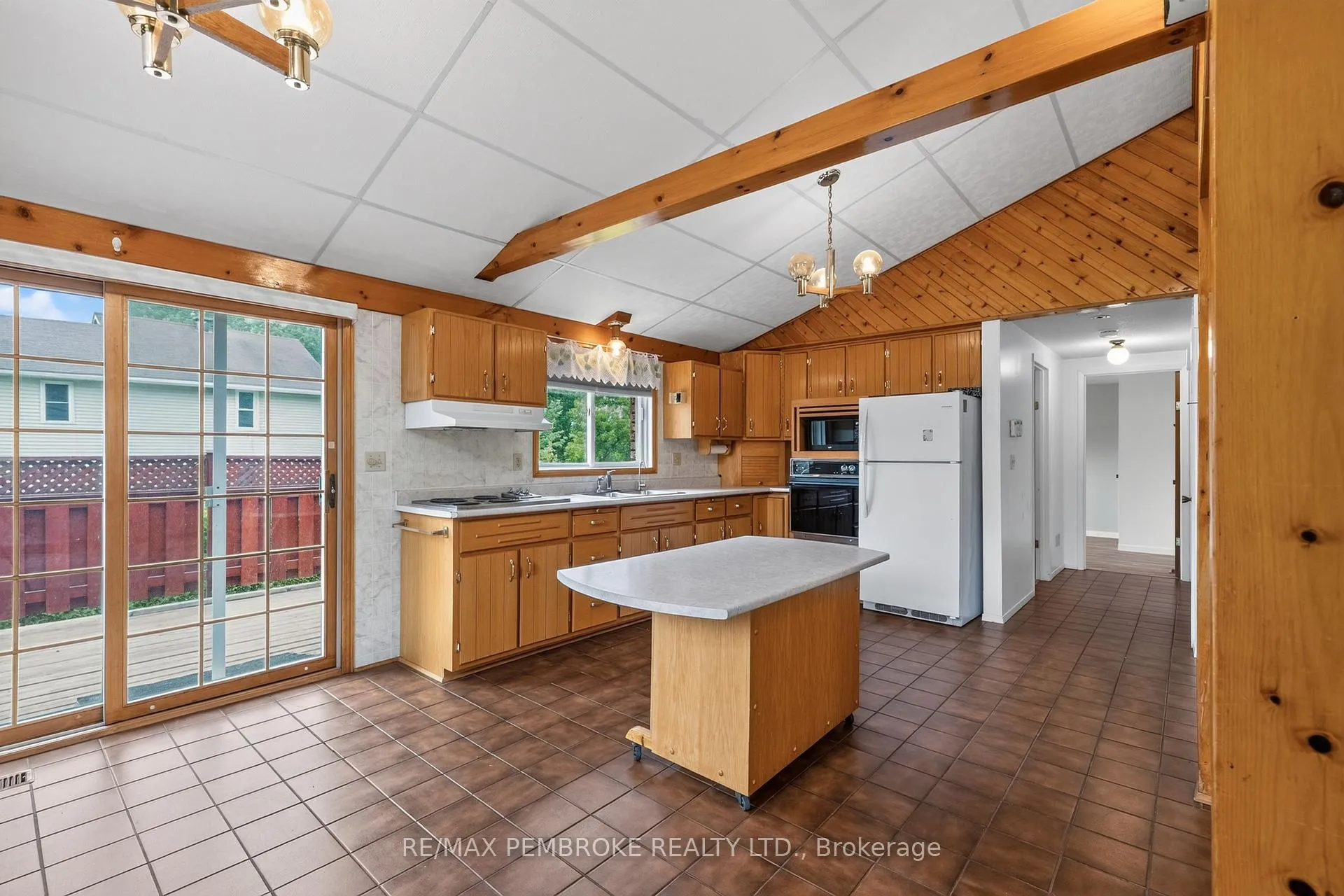Photo 18 of 66 Sandy Beach Road, Laurentian Valley, Laurentian Valley — HOMEH