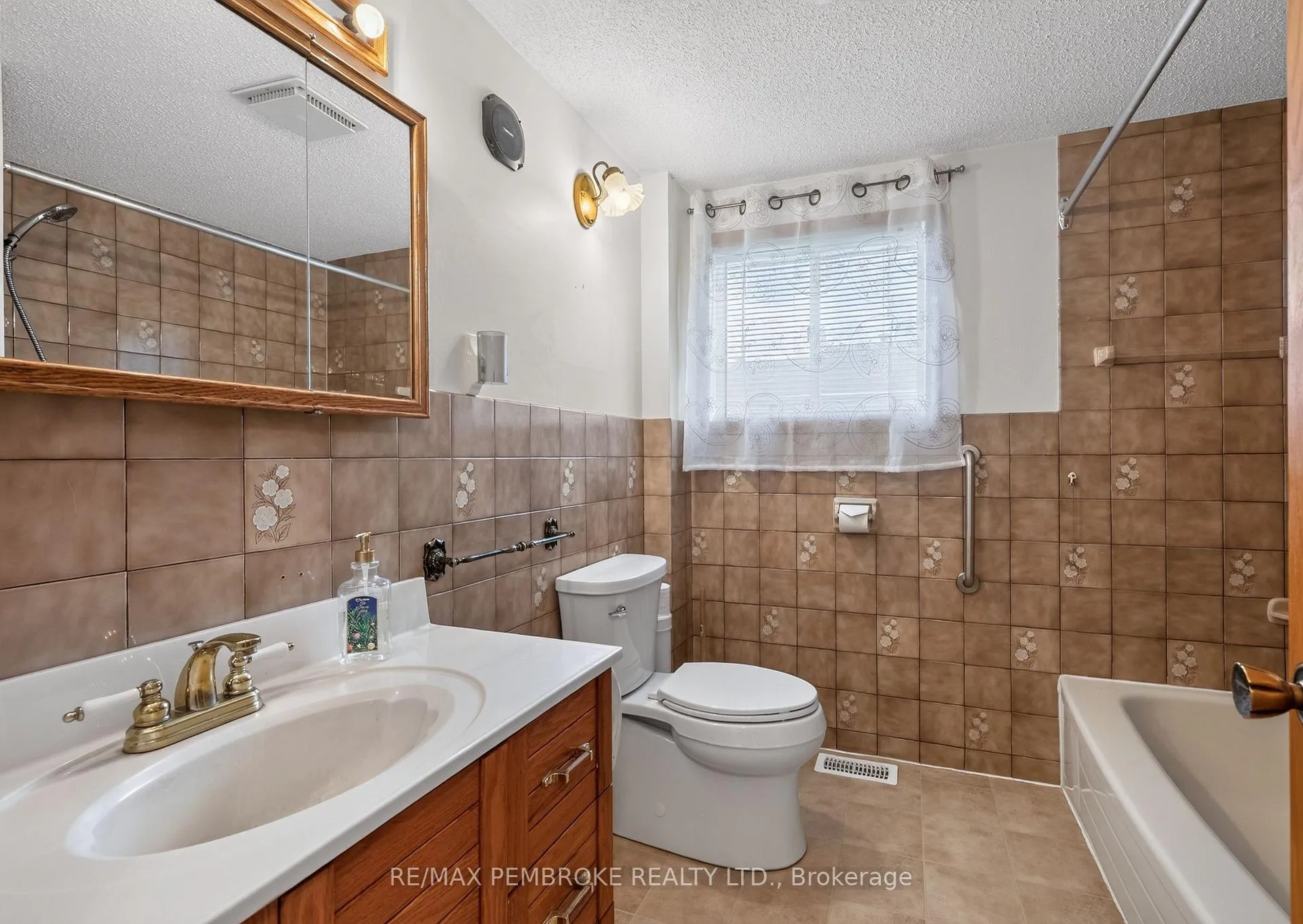 Photo 32 of 66 Sandy Beach Road, Laurentian Valley, Laurentian Valley — HOMEH