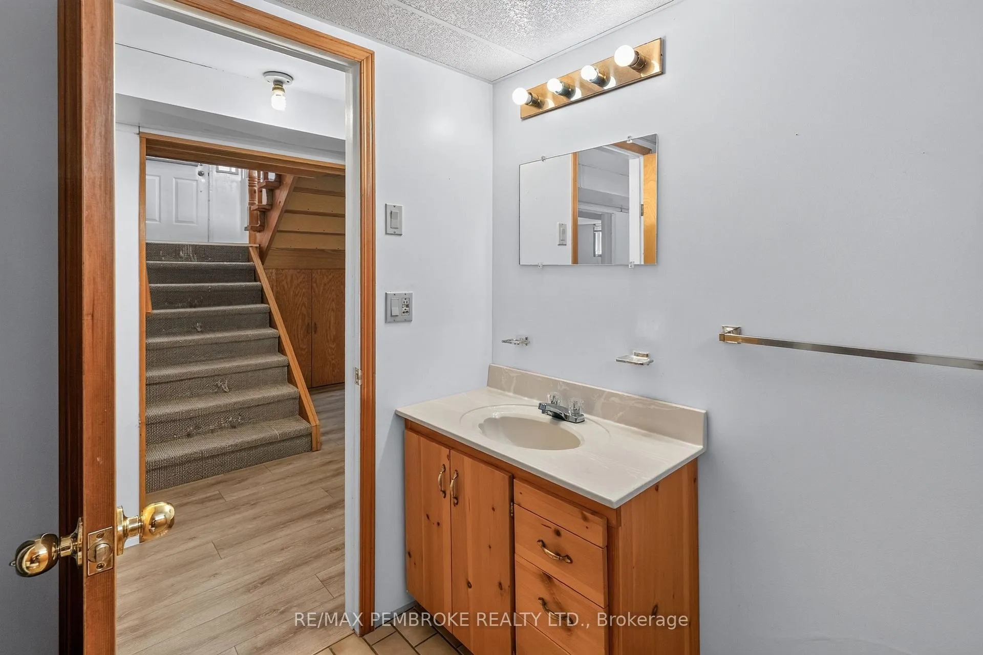 Photo 37 of 66 Sandy Beach Road, Laurentian Valley, Laurentian Valley — HOMEH