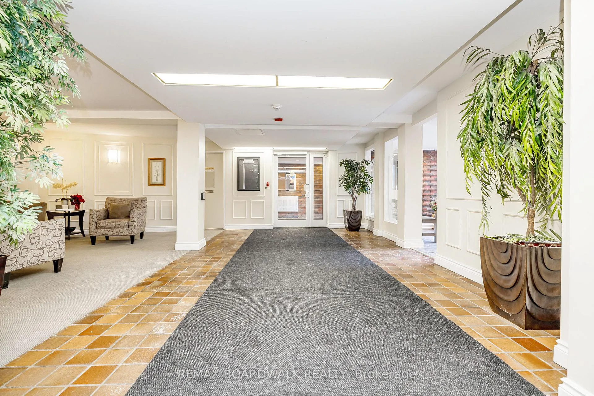 Photo 3 of Unit 204, 1356 Meadowlands Drive E, Ottawa, Borden Farm/Stewart Farm/Carleton Heights/Parkwood Hills — HOMEH