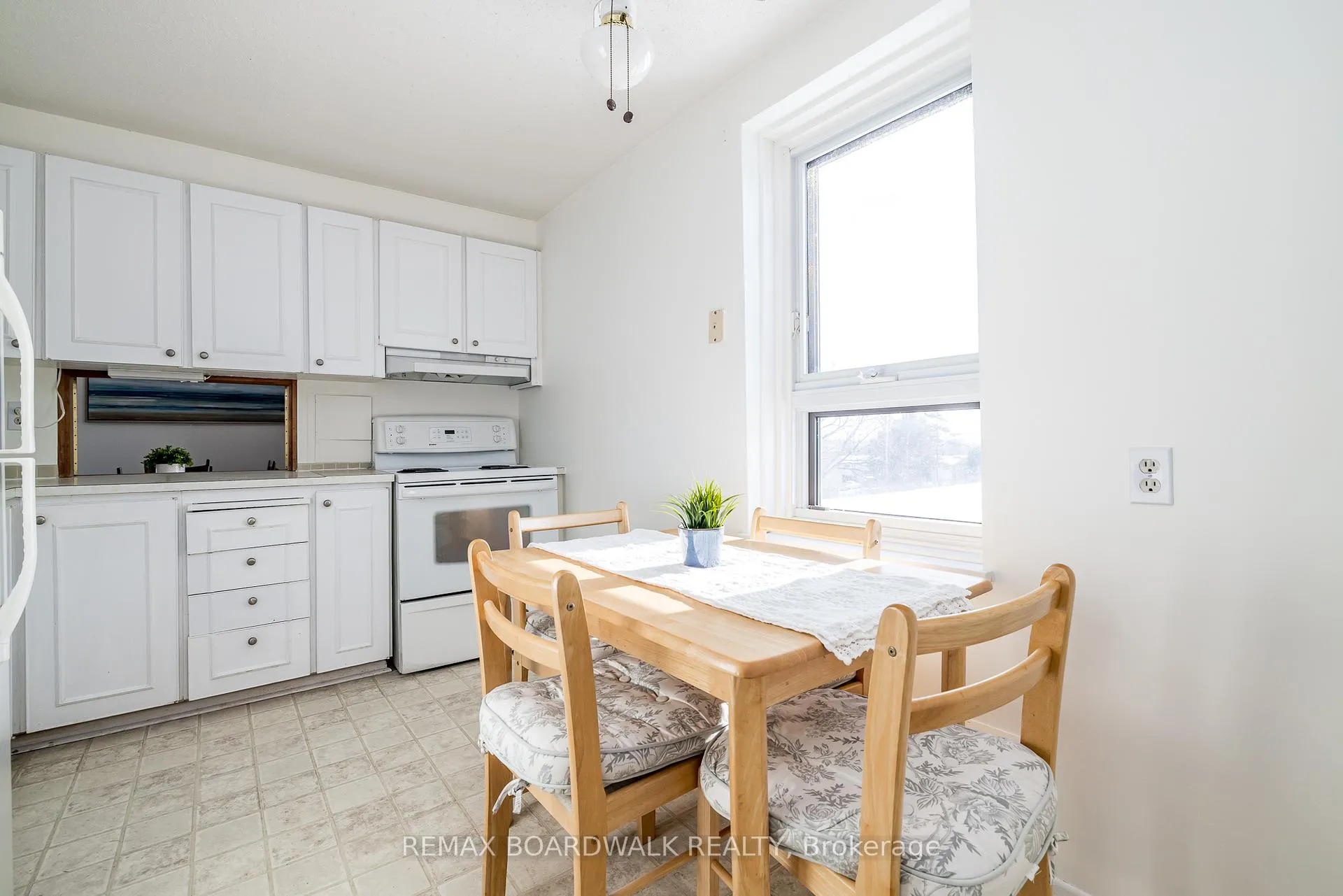 Photo 14 of Unit 204, 1356 Meadowlands Drive E, Ottawa, Borden Farm/Stewart Farm/Carleton Heights/Parkwood Hills — HOMEH