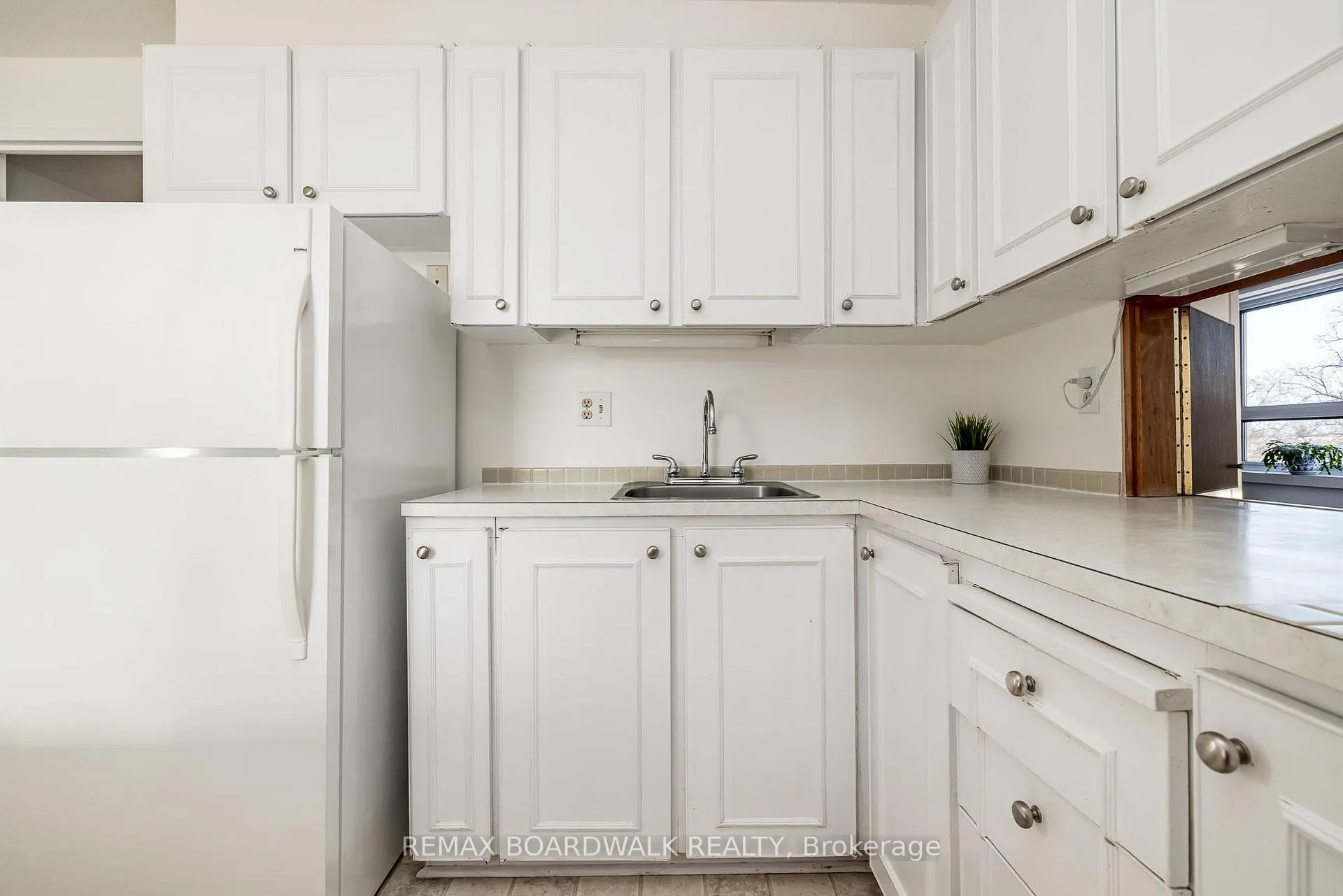 Photo 16 of Unit 204, 1356 Meadowlands Drive E, Ottawa, Borden Farm/Stewart Farm/Carleton Heights/Parkwood Hills — HOMEH