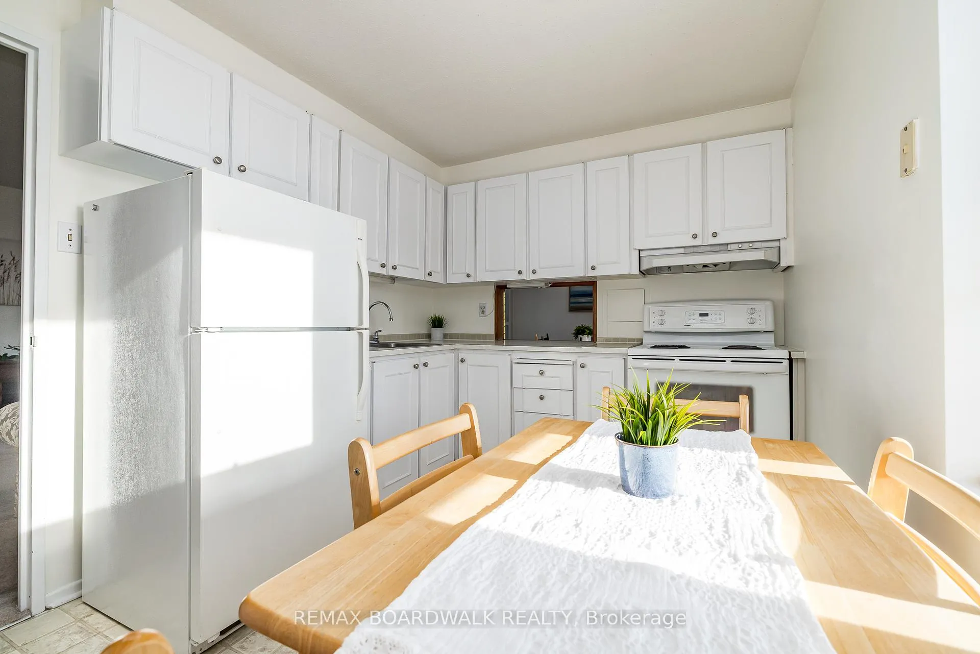 Photo 18 of Unit 204, 1356 Meadowlands Drive E, Ottawa, Borden Farm/Stewart Farm/Carleton Heights/Parkwood Hills — HOMEH