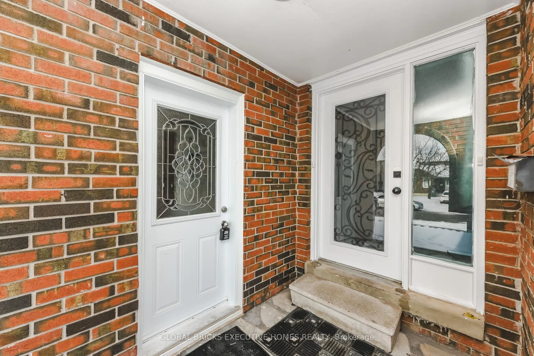 Photo 3 of 77 Blackthorn Lane, Brampton, Brampton North — HOMEH