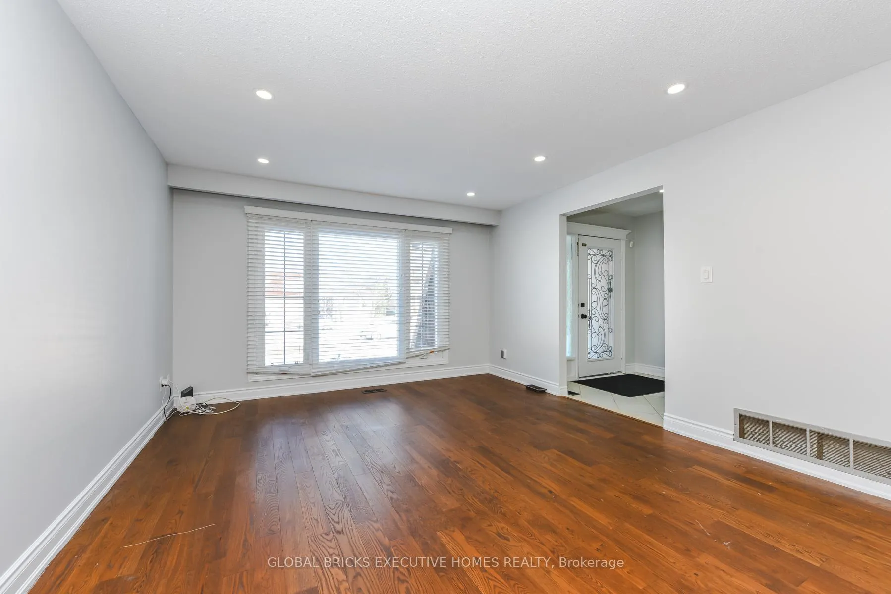 Photo 7 of 77 Blackthorn Lane, Brampton, Brampton North — HOMEH
