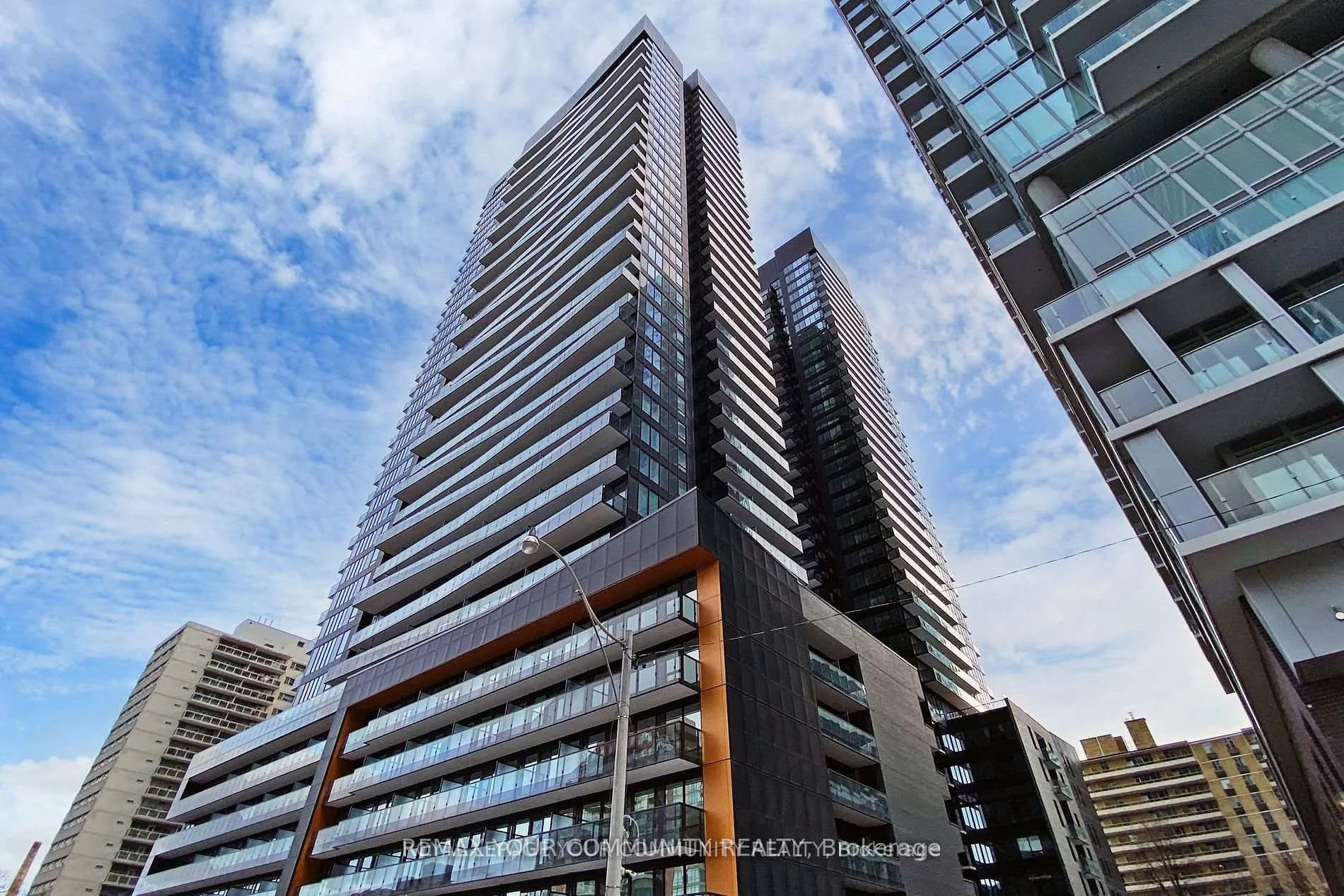 Photo 2 of Unit 1401, 117 Broadway Avenue, Toronto, Mount Pleasant West — HOMEH