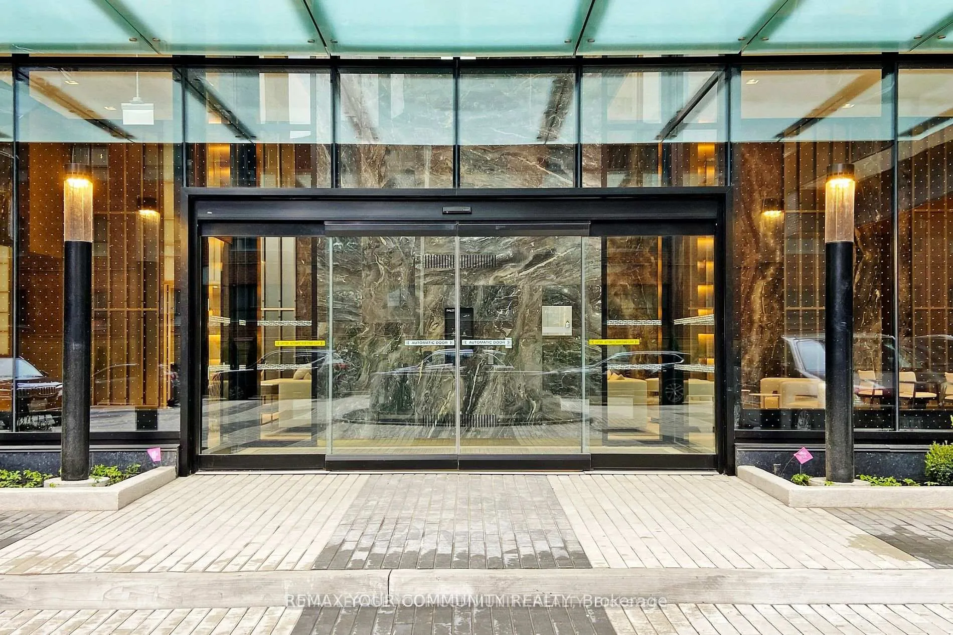 Photo 3 of Unit 1401, 117 Broadway Avenue, Toronto, Mount Pleasant West — HOMEH