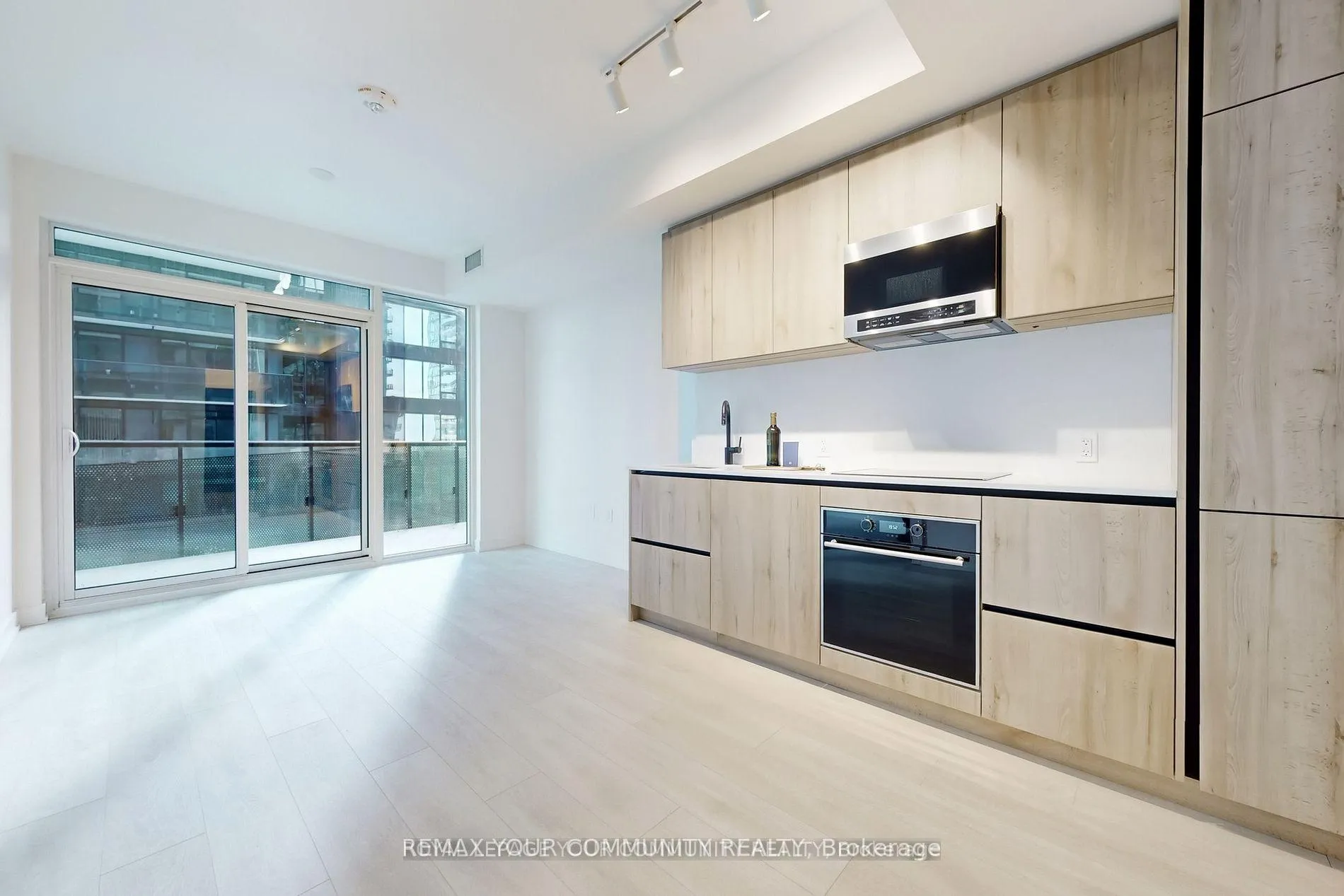 Photo 4 of Unit 1401, 117 Broadway Avenue, Toronto, Mount Pleasant West — HOMEH