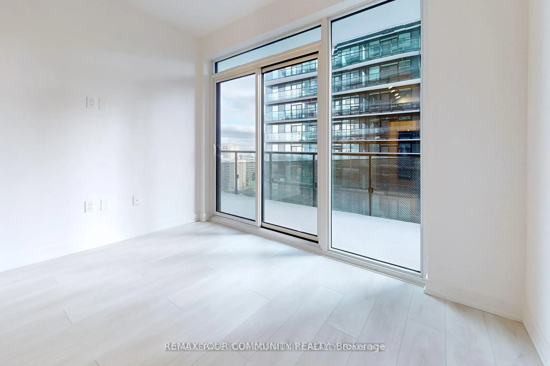 Photo 6 of Unit 1401, 117 Broadway Avenue, Toronto, Mount Pleasant West — HOMEH